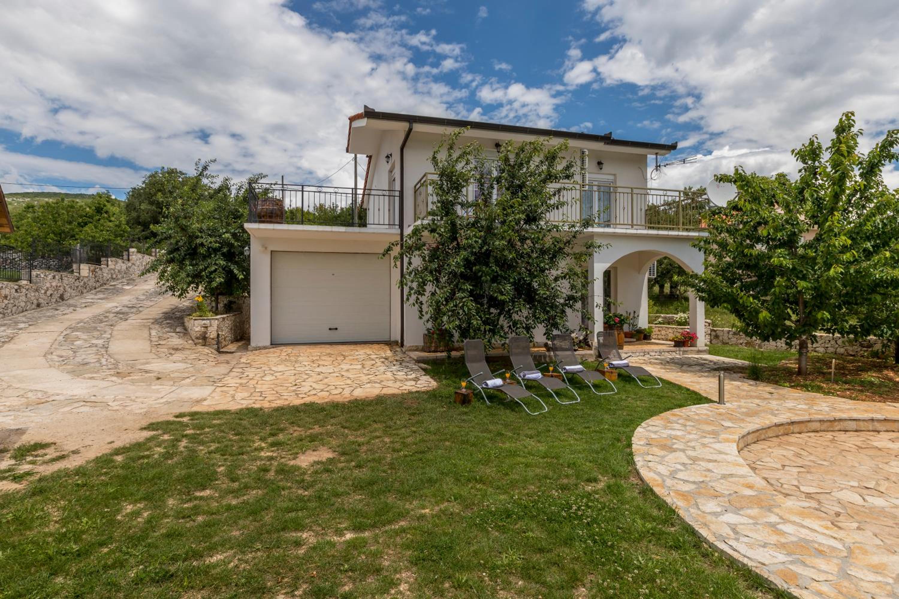 Villa Podrugovi Dvori with pool view 4