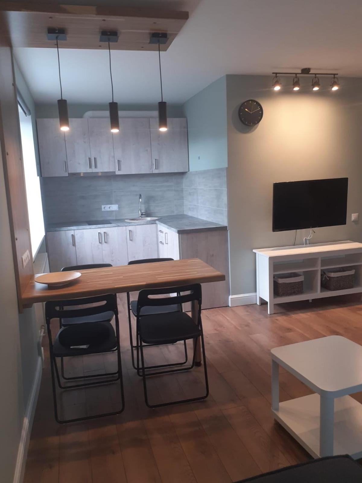 Beachside Oak Studio view 5