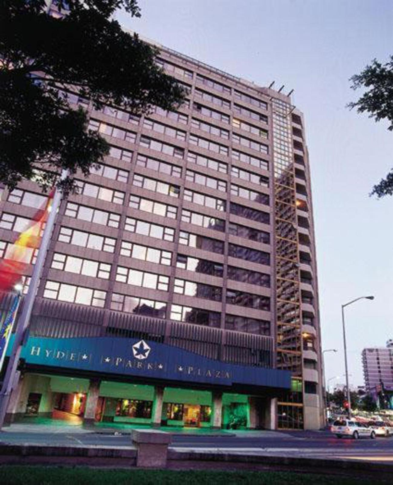 Hotel Accommodation Sydney CBD - Hyde Park Plaza Park View 38 College Street Studio Apartment - Image 1