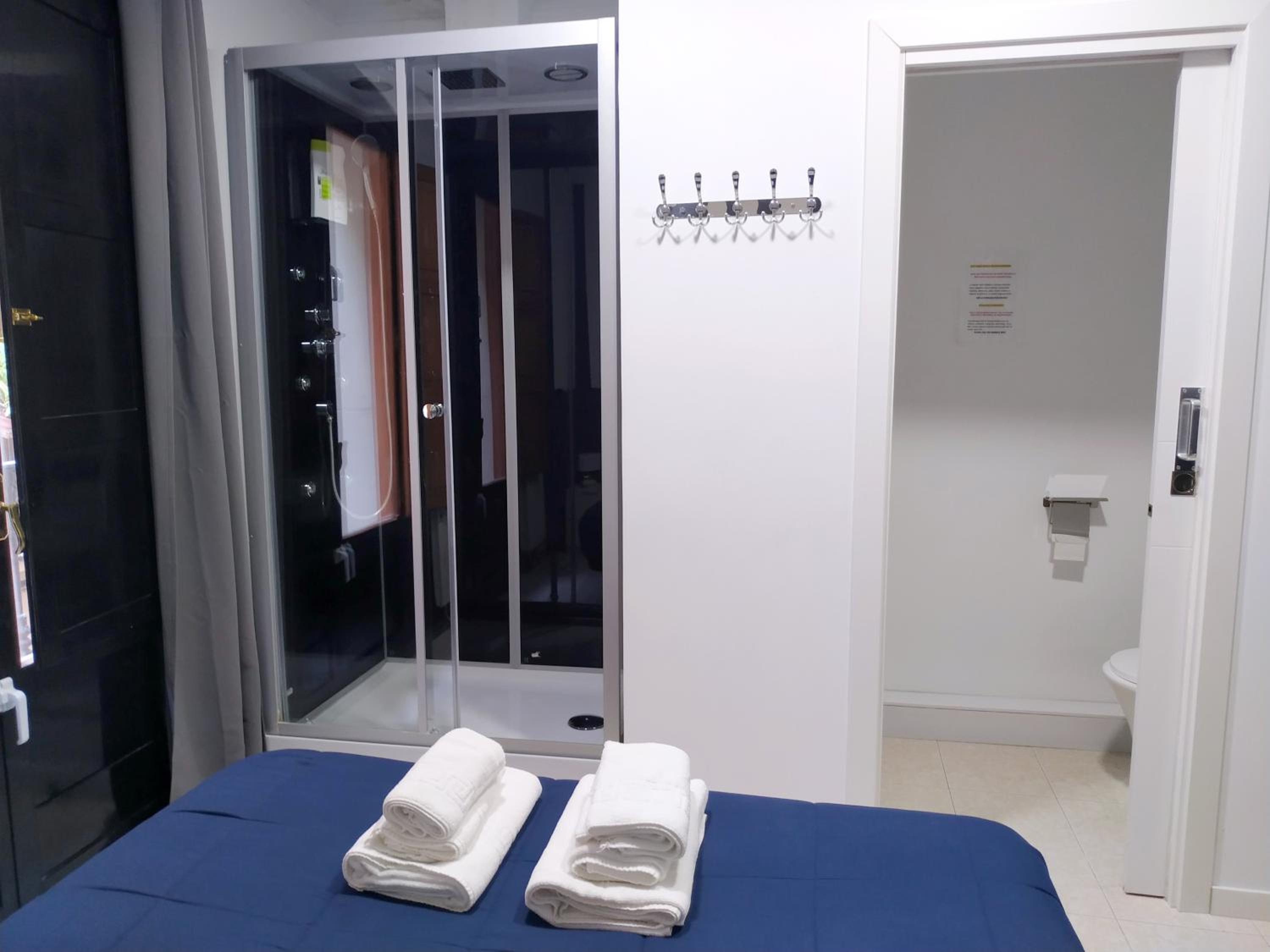 Flats Friends Plaza de la Reina