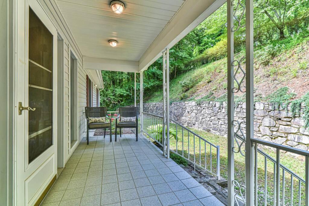 Game room, hot tub, just 7 miles to downtown Asheville! view 2