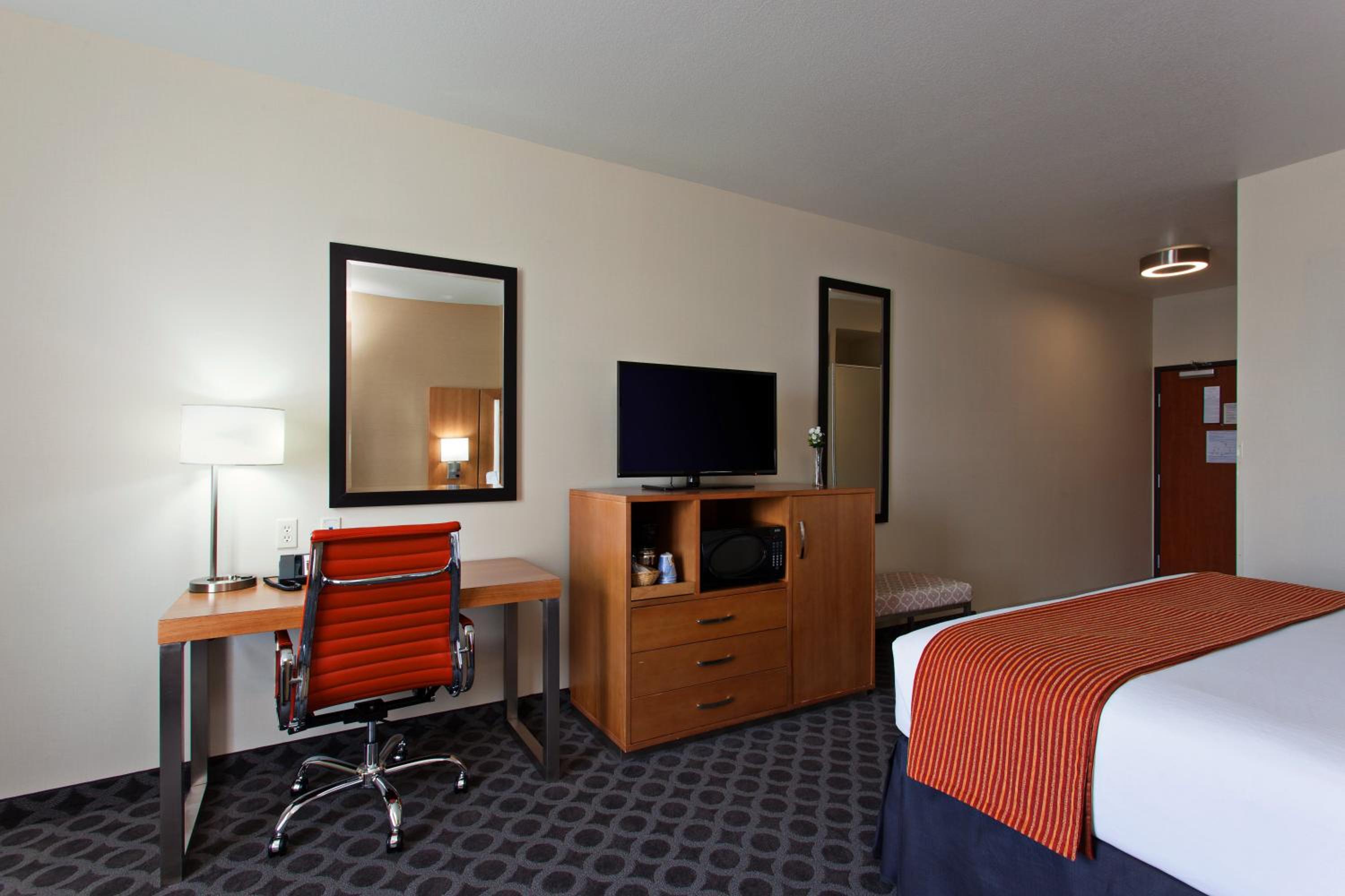 North Hollywood Vacations - Holiday Inn Express North Hollywood - Burbank Area, an IHG Hotel - Property Image 20