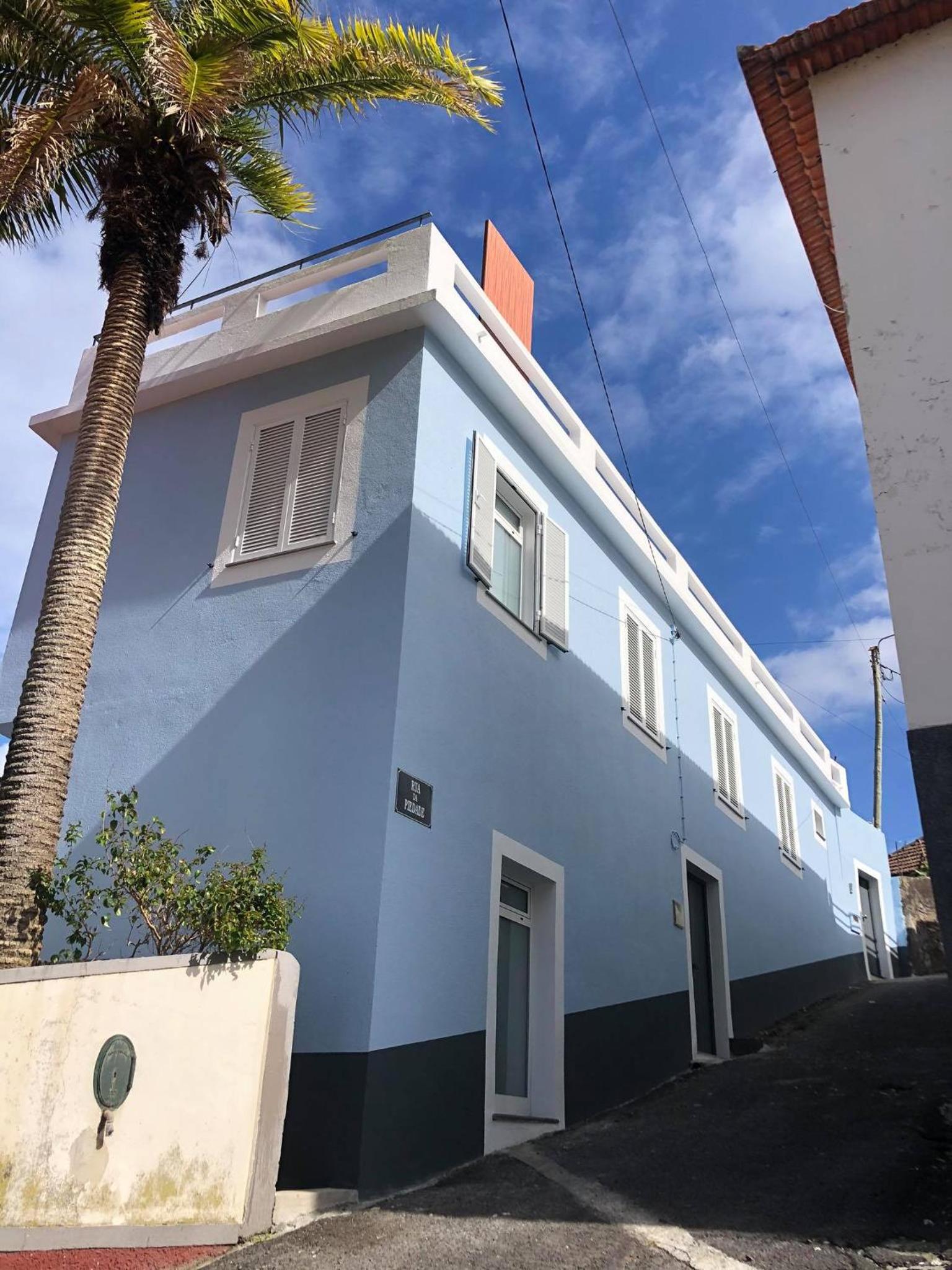 Hotel Madeira Surf Camp - Image 1