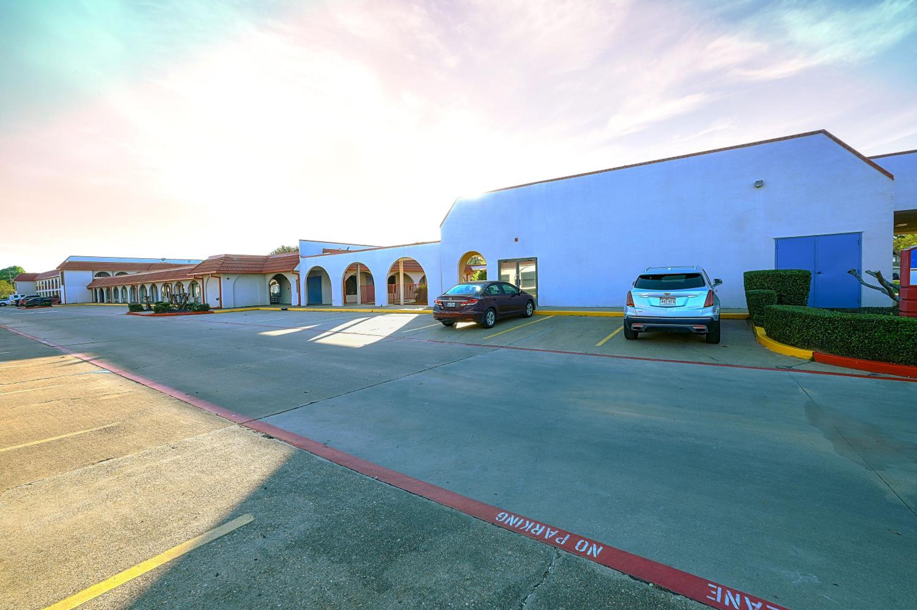 Longview Vacations - Motel 6-Longview, TX - North - Property Image 9