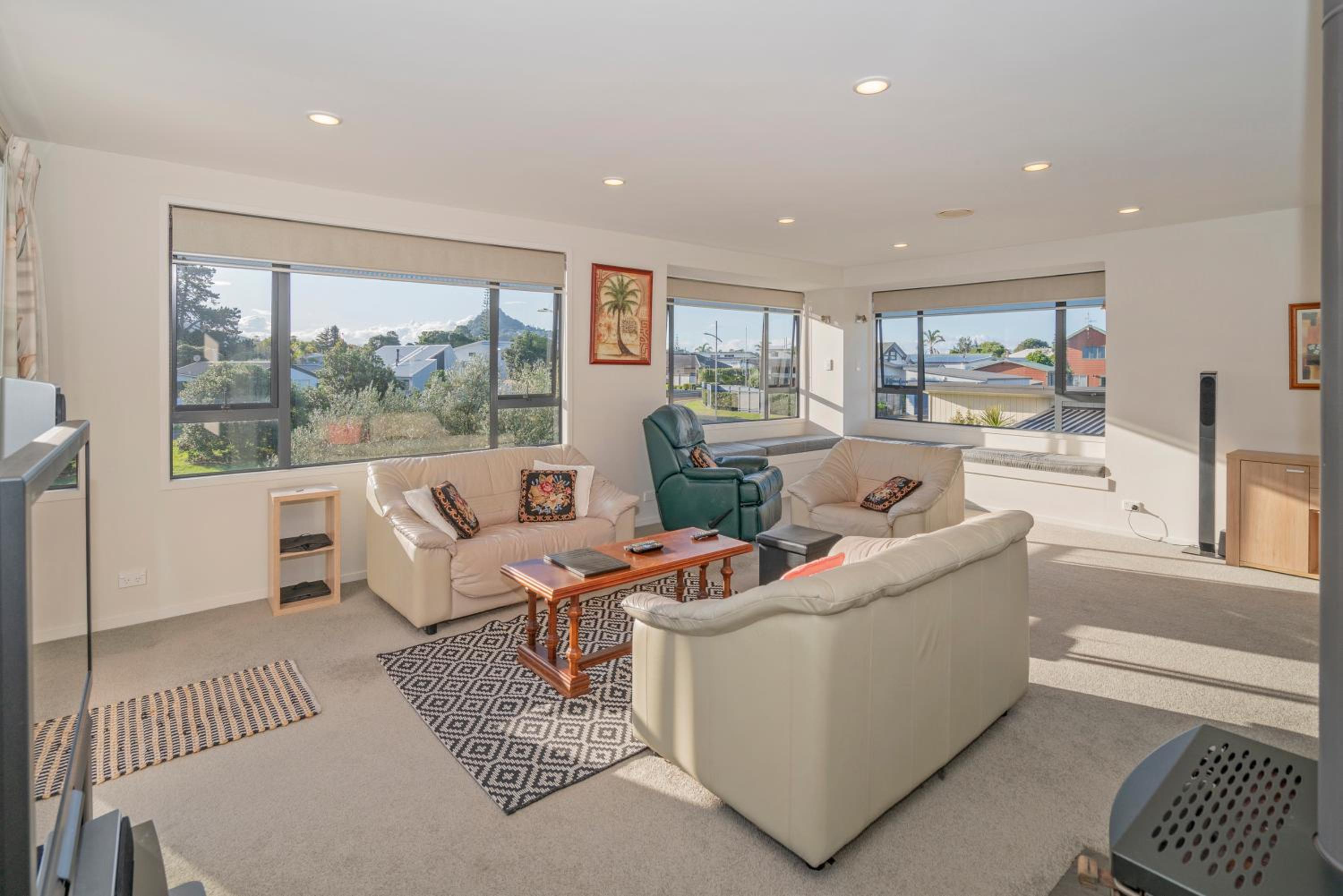 Pauanui Hangar Retreat - Pauanui Holiday Home view 2
