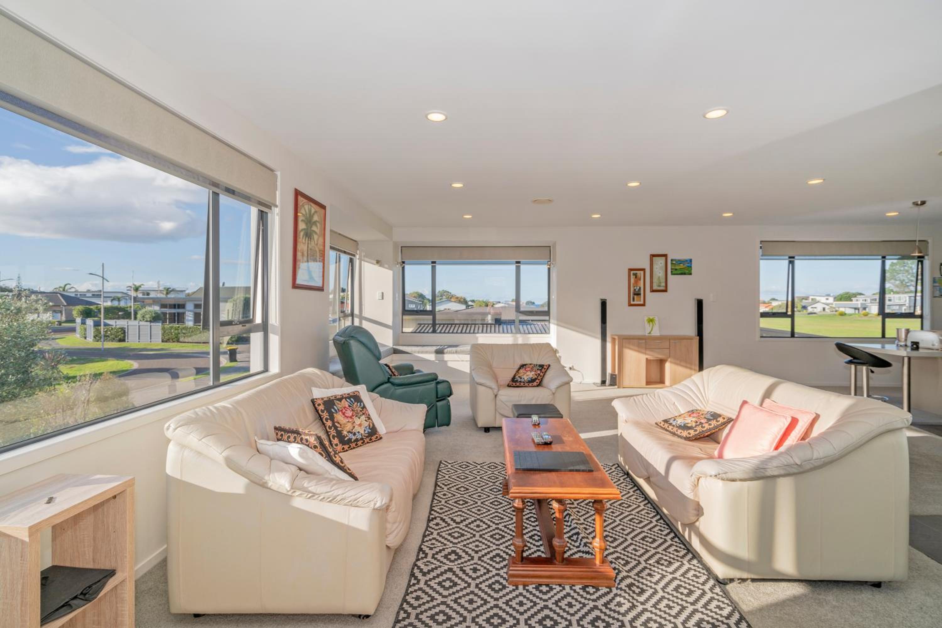 Pauanui Hangar Retreat - Pauanui Holiday Home view 4