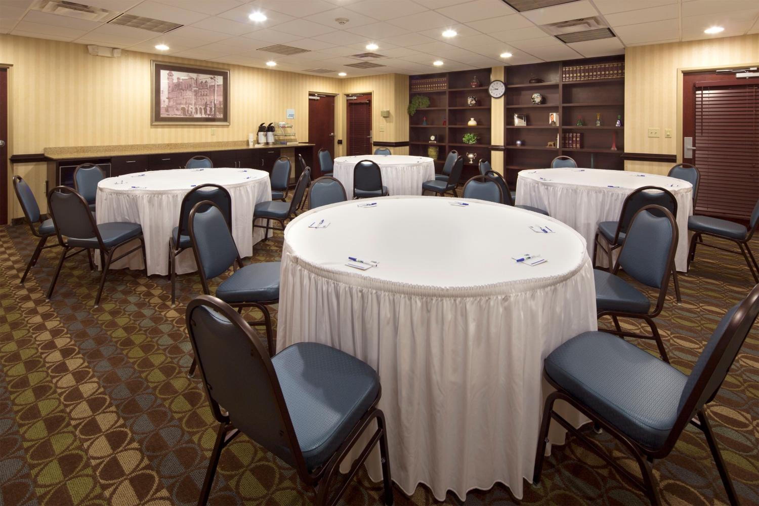 Gadsden Vacations - Holiday Inn Express Hotel  Suites- Gadsden, an IHG Hotel - Property Image 18