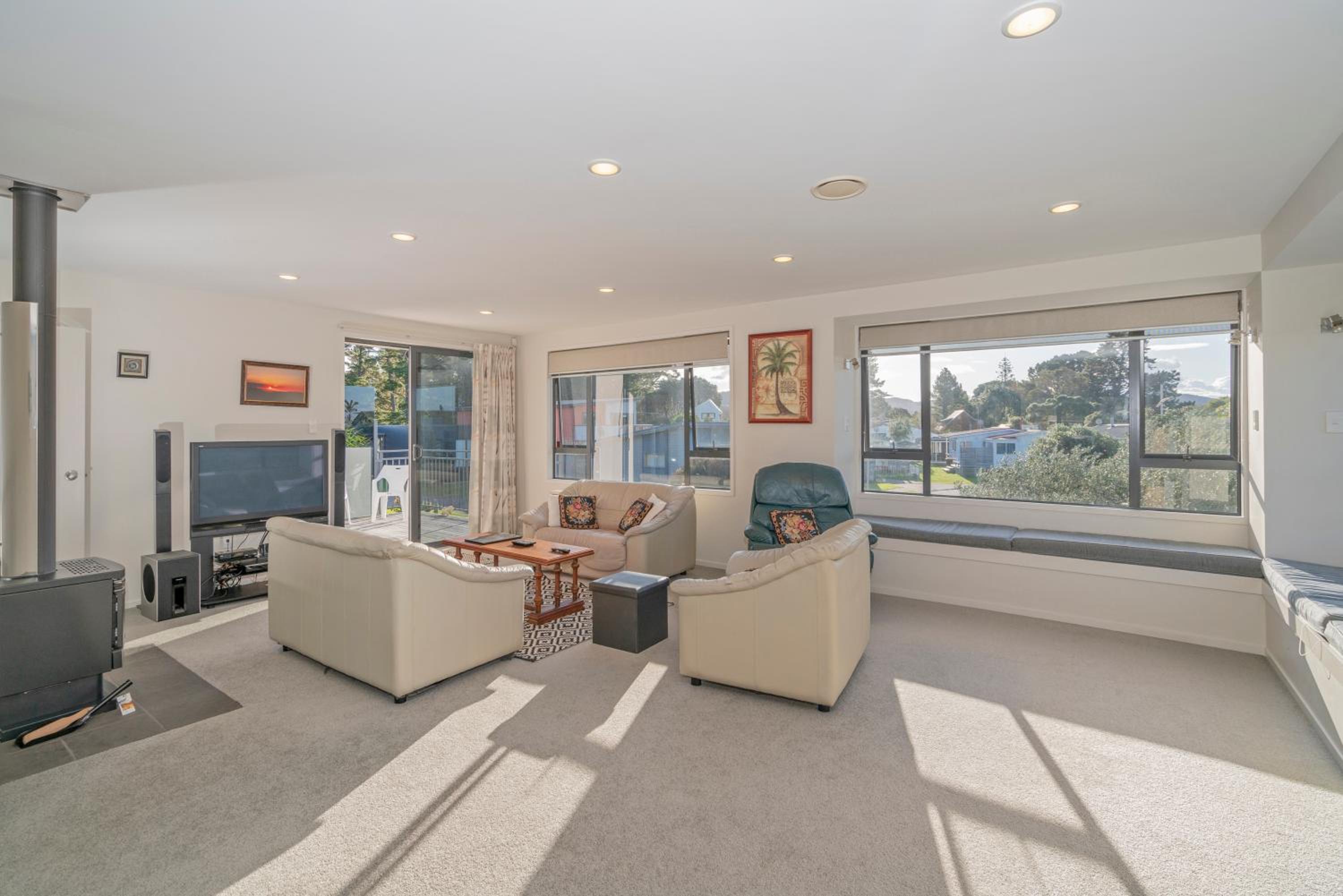 Pauanui Hangar Retreat - Pauanui Holiday Home view 3