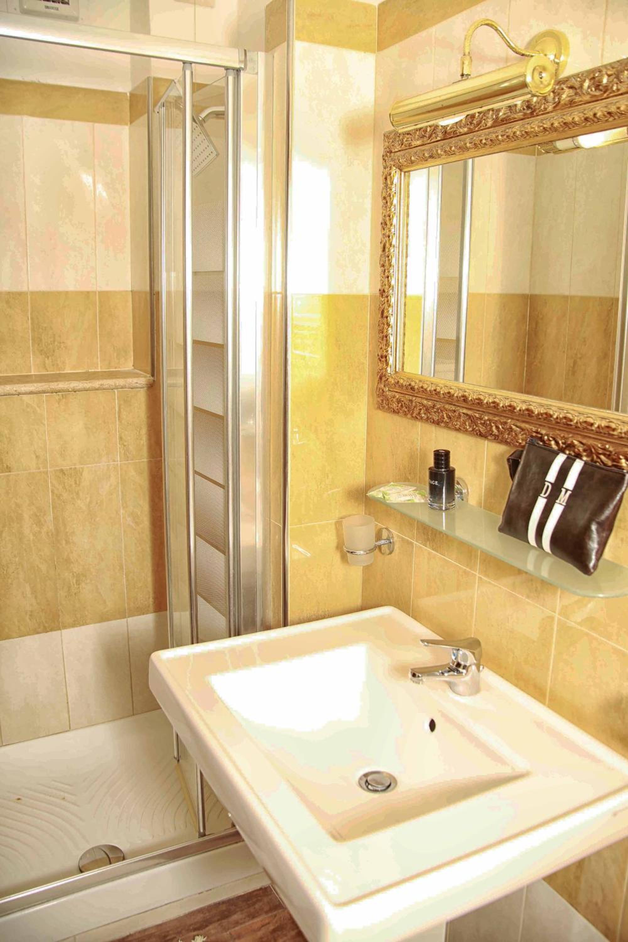 Pascià Cappuccini en Taormina — bathroom