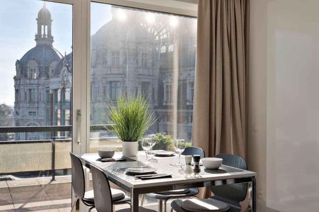 City PENTHOUSE, rooftop terrace, free NETFLIX, wifi and airco view 5