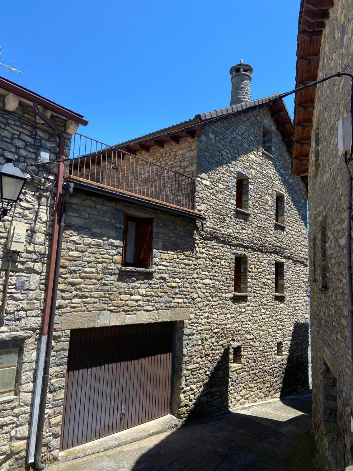 CASA PEDRO BERGUA view 2