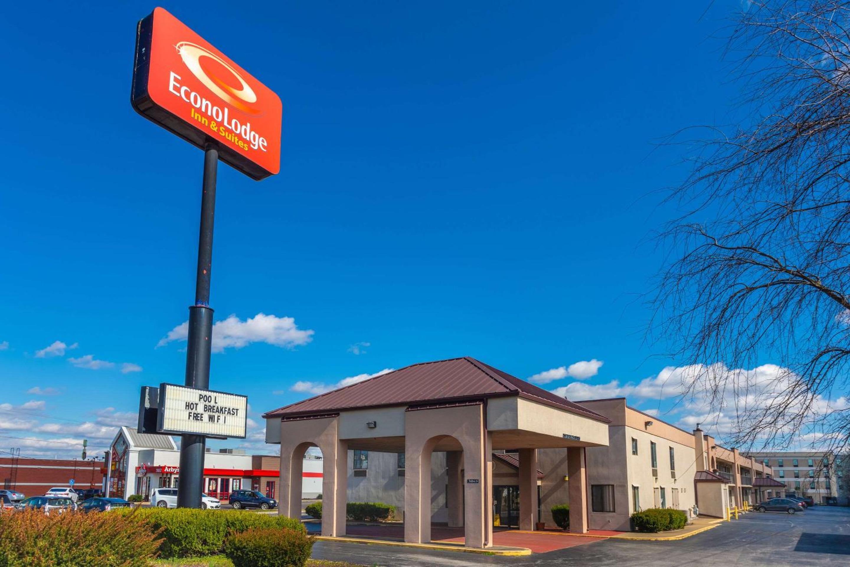 Econo Lodge & Suites Clarksville near Governors Square Mall view 3