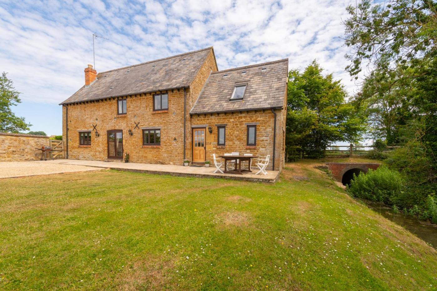 Jay Barn - Ash Farm Cotswolds view 2