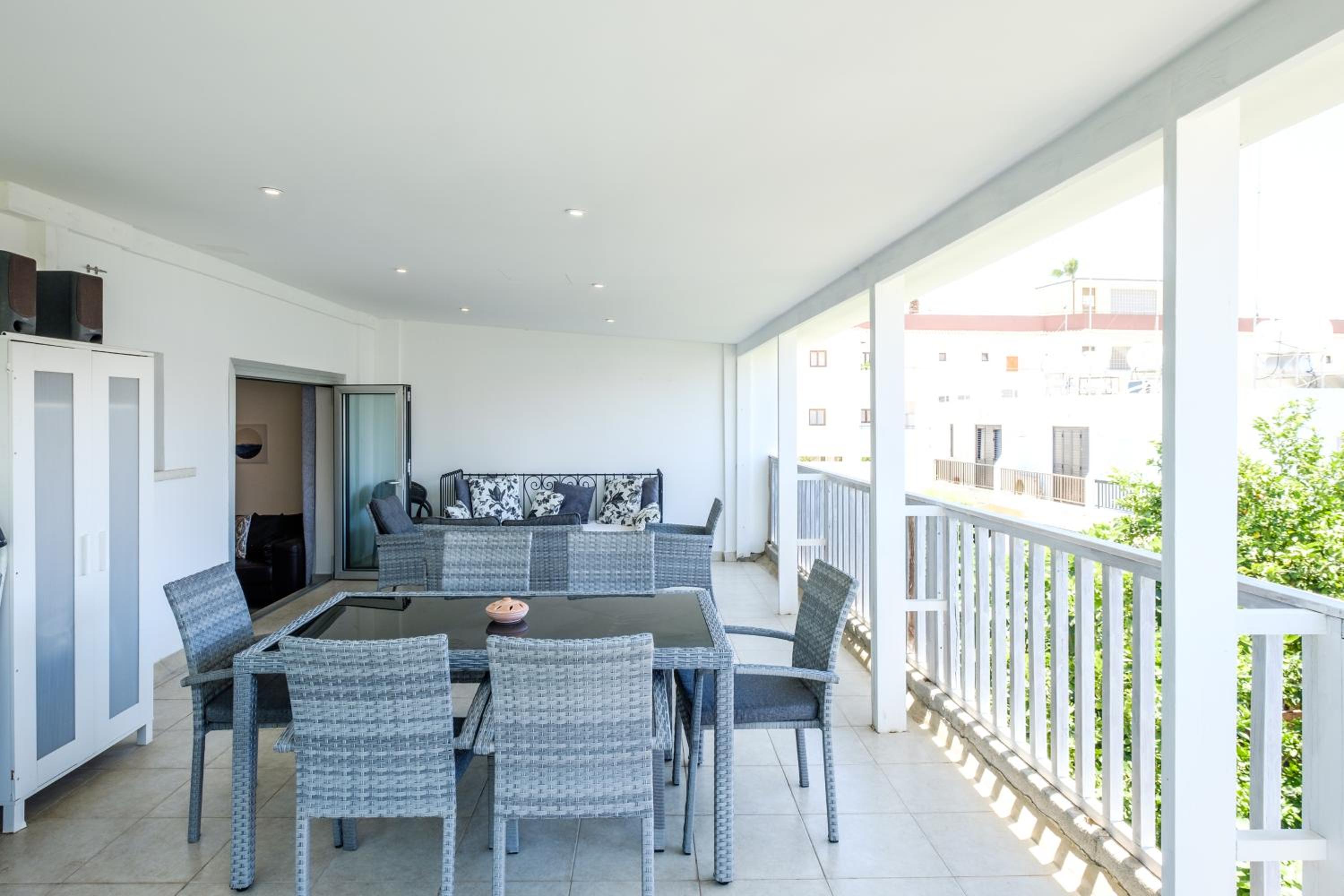 Lovely 2 BR Vacation Apt Kohili Beach - 3 Min Walk