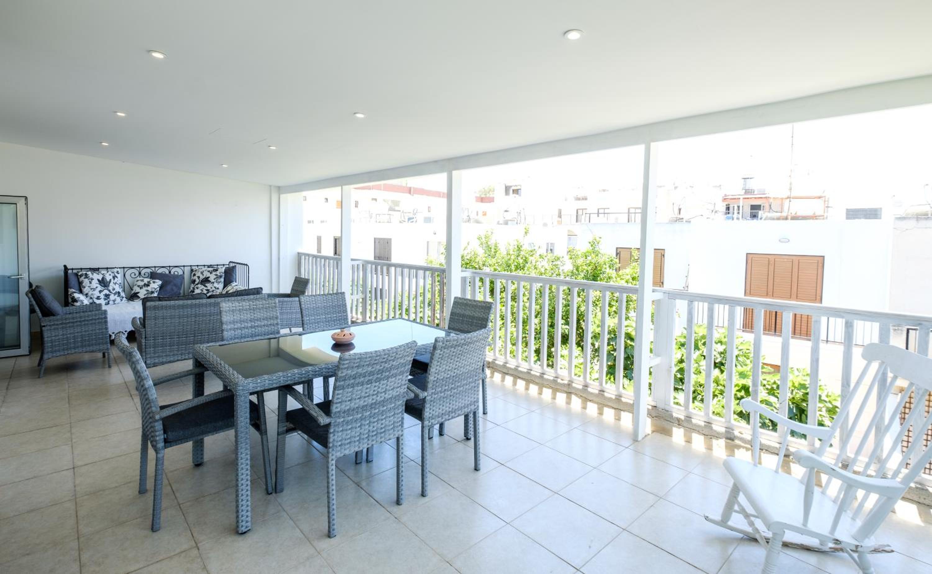 Lovely 2 BR Vacation Apt Kohili Beach - 3 Min Walk
