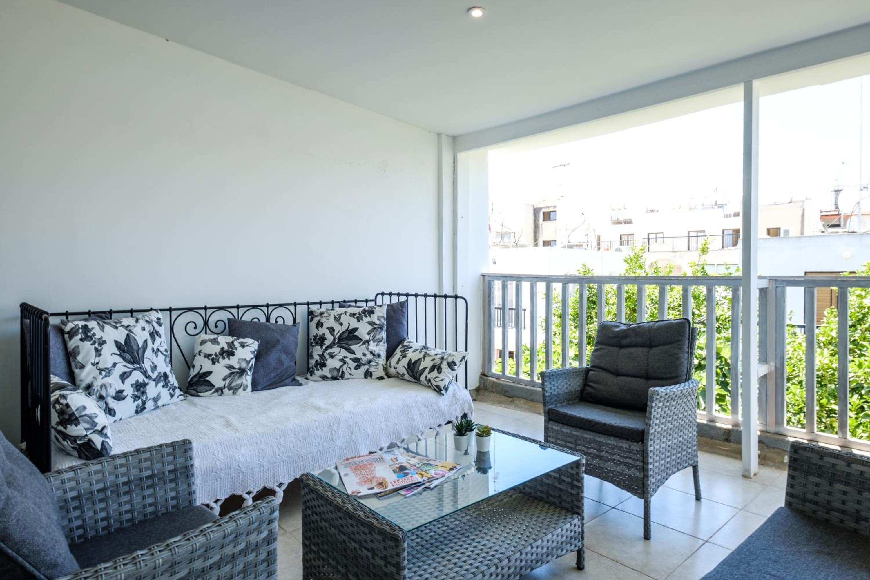Lovely 2 BR Vacation Apt Kohili Beach - 3 Min Walk