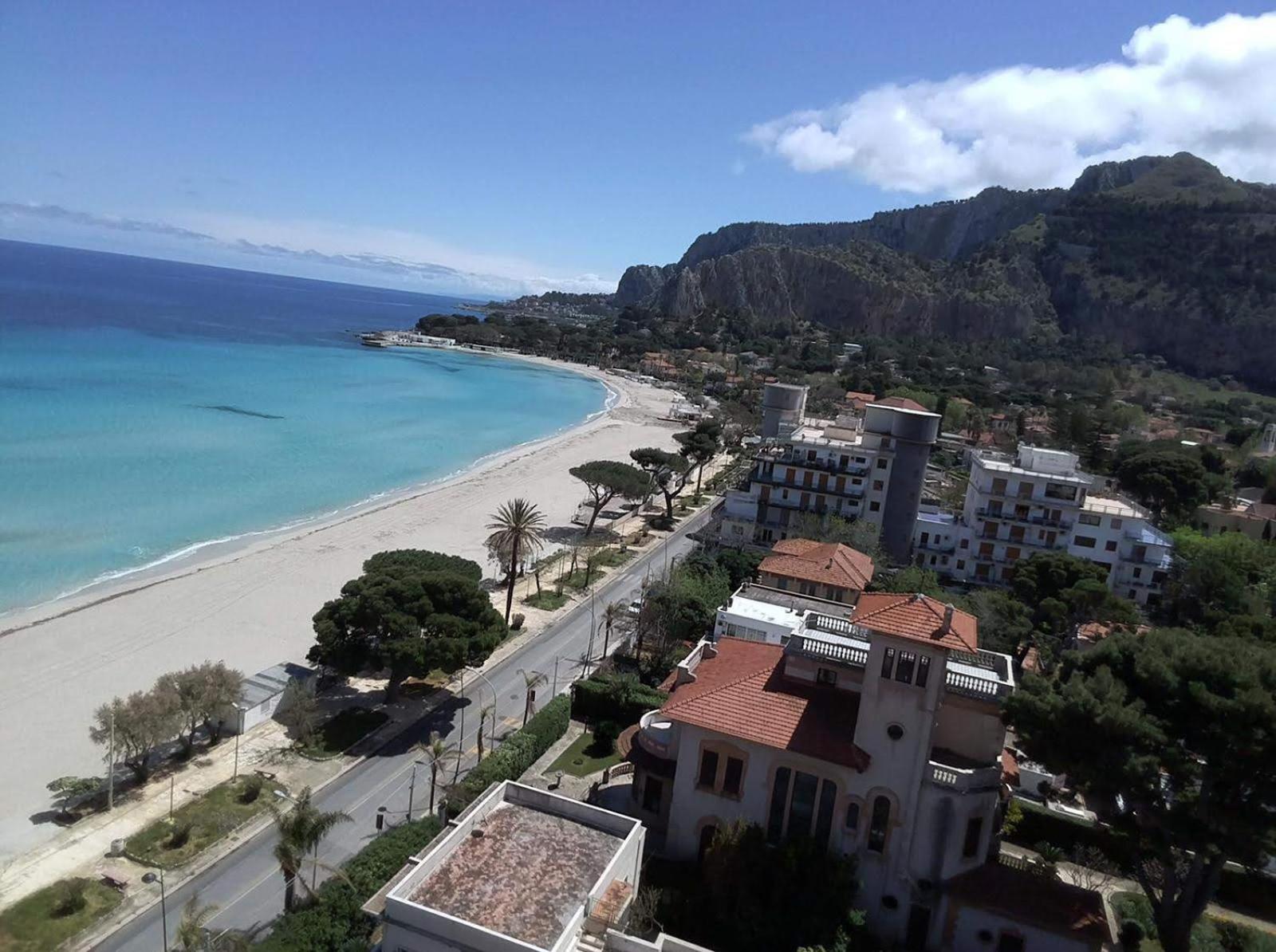 VILLA AZZURRA beachfront Mondello - Palermo view 3
