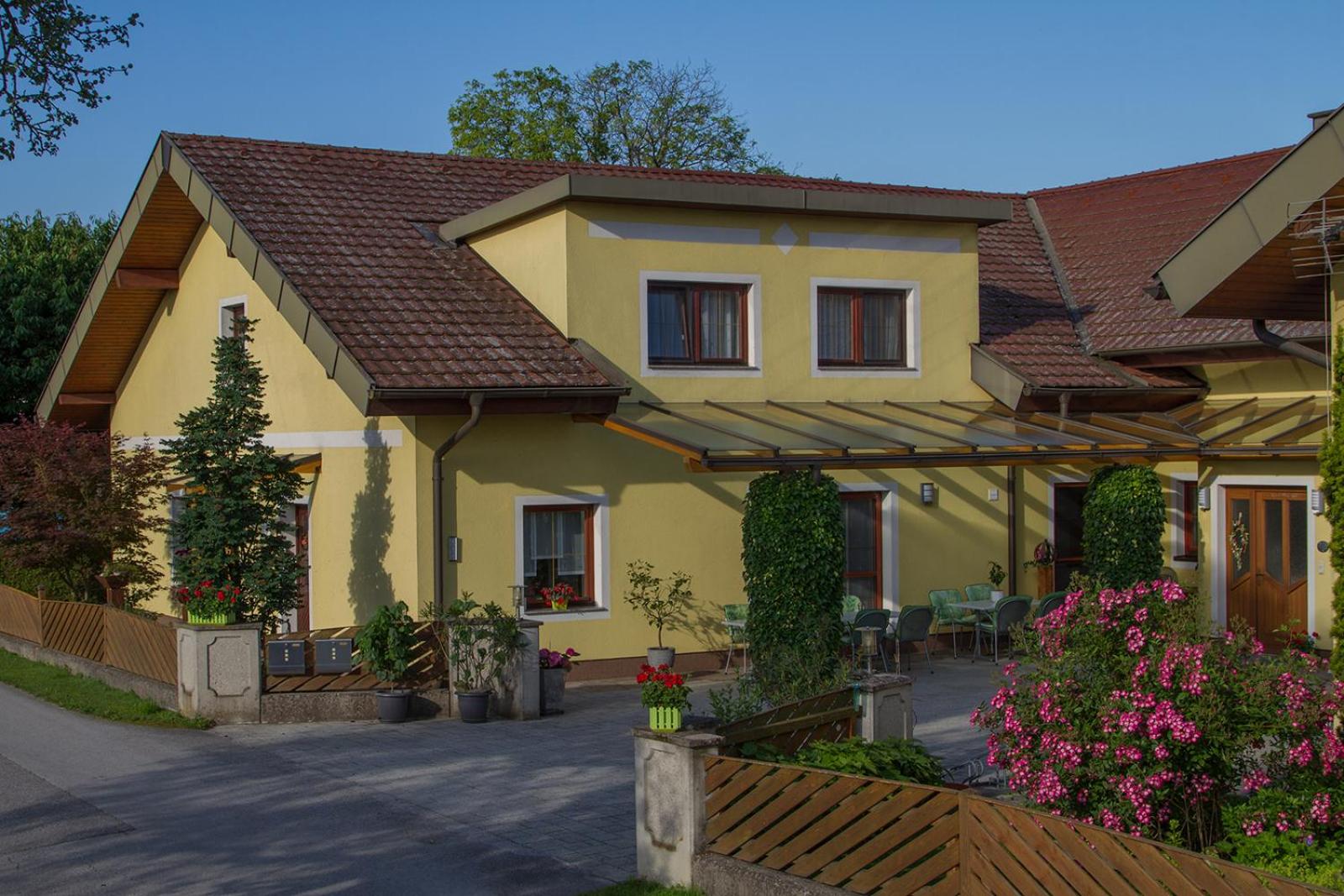 Privatzimmer und Ferienwohnungen Leeb
