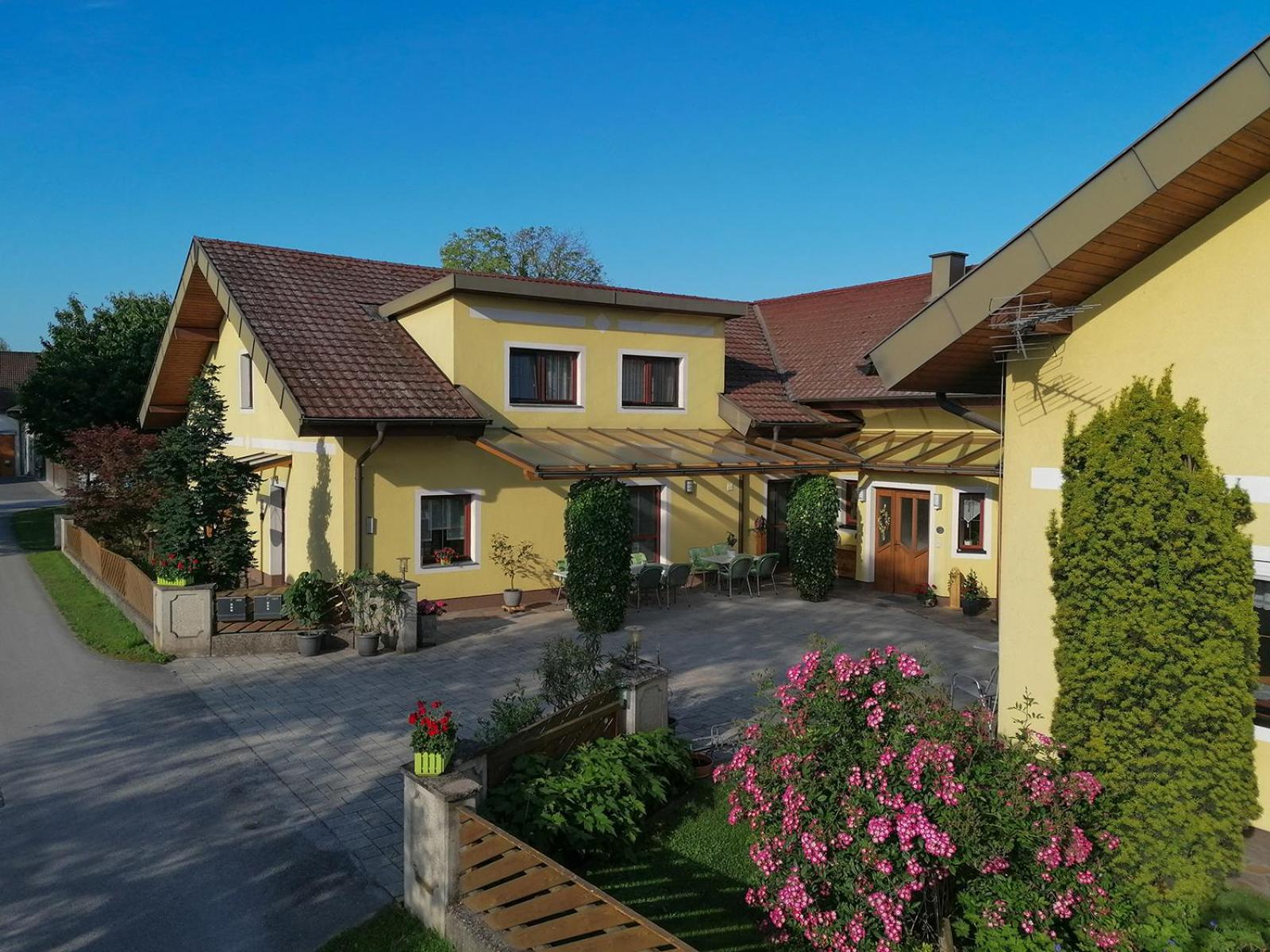 Privatzimmer und Ferienwohnungen Leeb