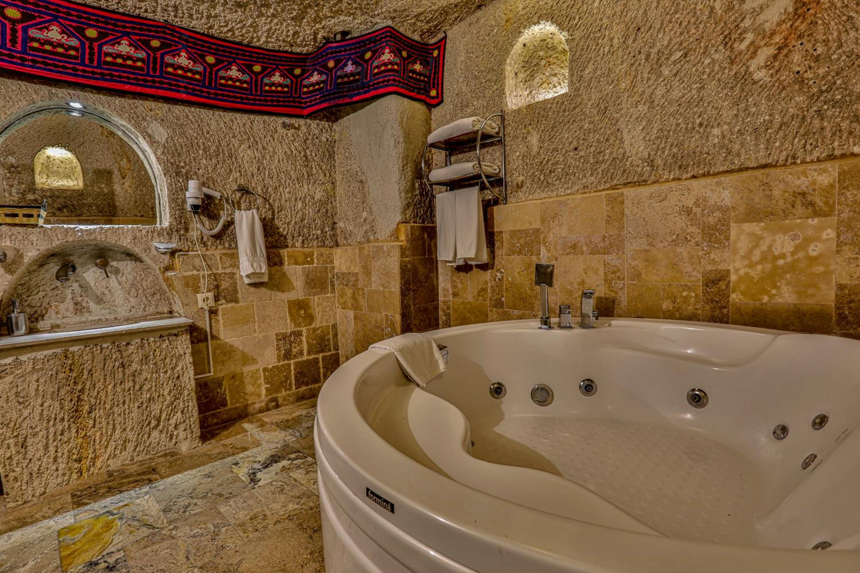 Hidden Cave Hotel - Image 52