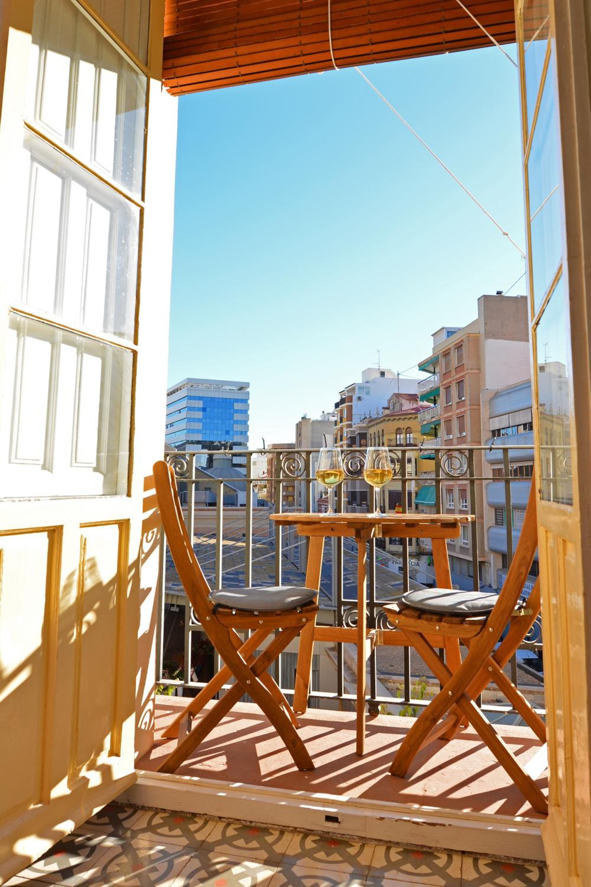 Historic apartment by Mercado Central by NRAS view 5
