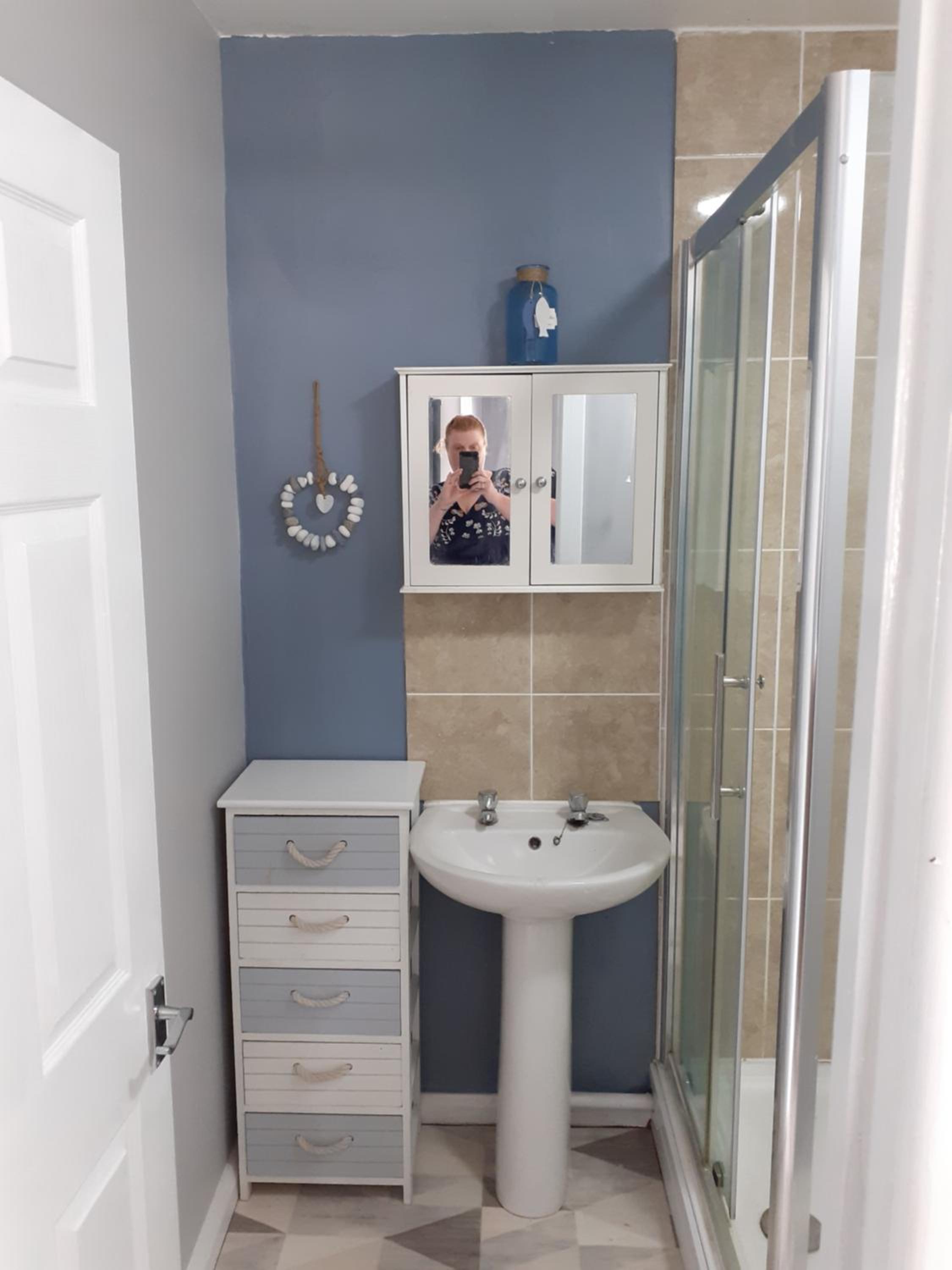 Looe Vacations - Admirals Apartment sleeps 4 adults 2 children EV Point - Property Image 15