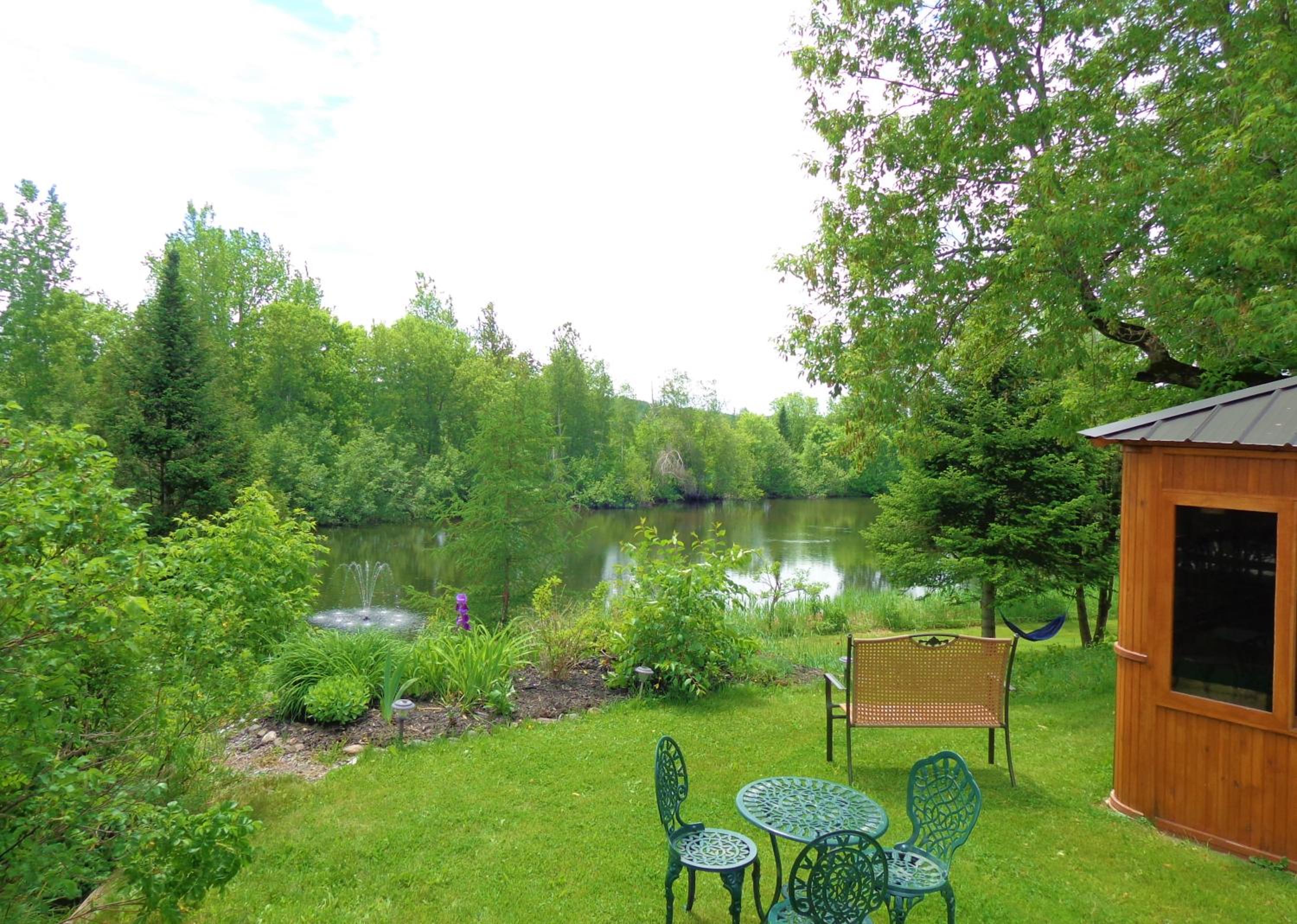 Motel des Deux Lacs view 2