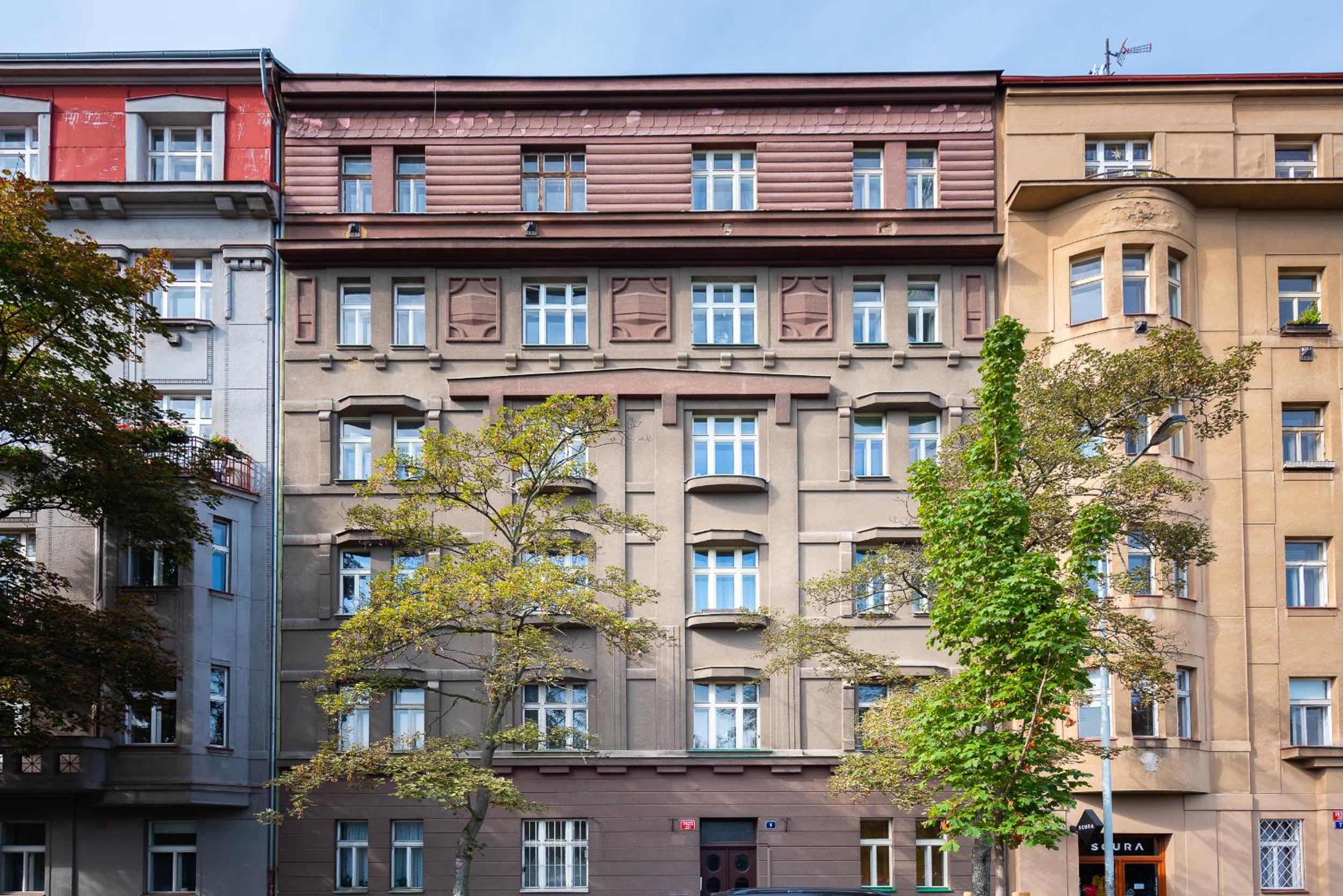 *SUNNY and STYLISH* Apt with BALCONY near TV Tower