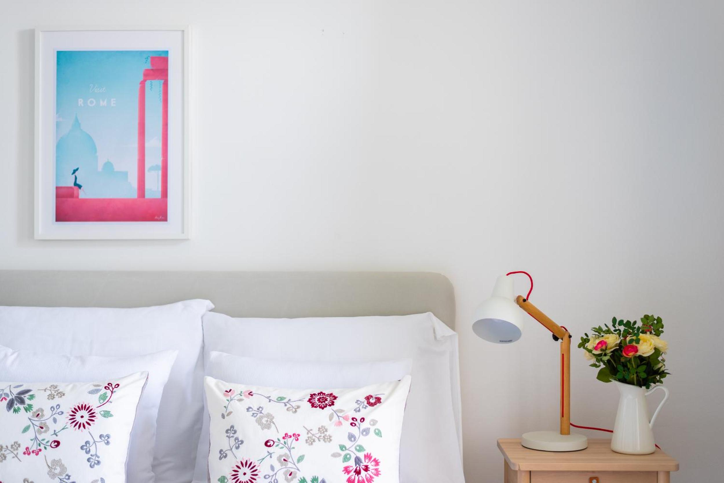 *SUNNY and STYLISH* Apt with BALCONY near TV Tower