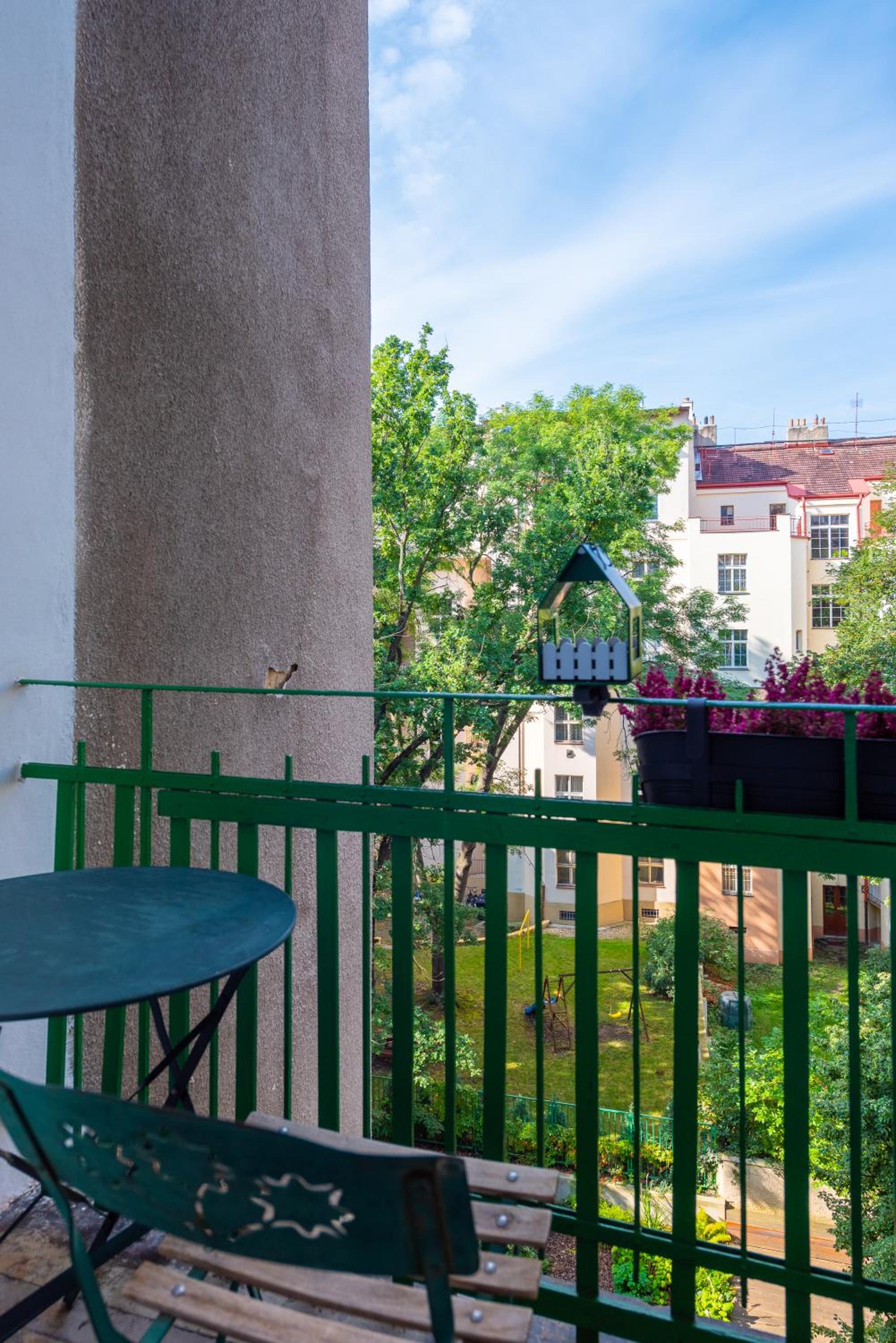 *SUNNY and STYLISH* Apt with BALCONY near TV Tower