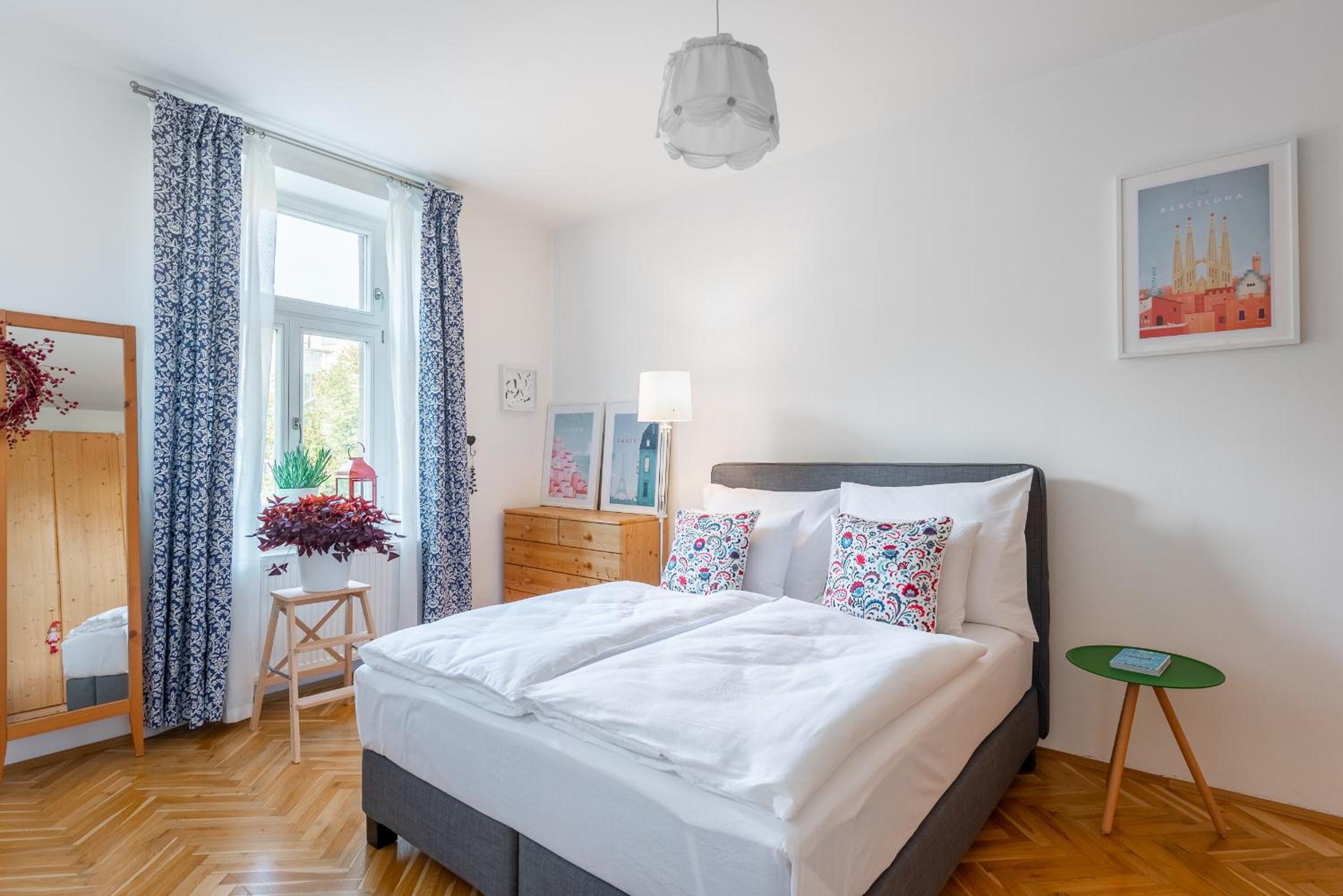 *SUNNY and STYLISH* Apt with BALCONY near TV Tower