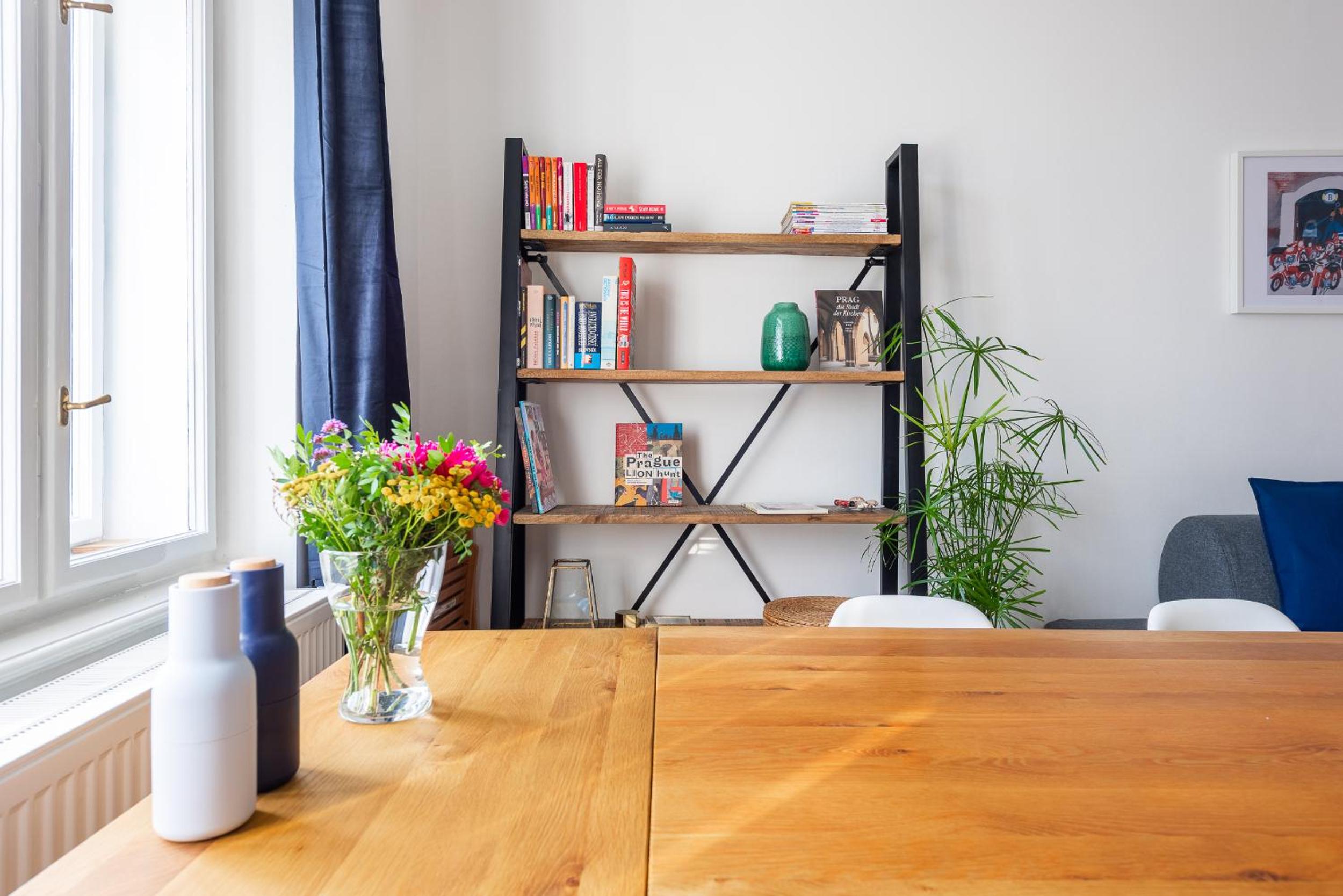 *SUNNY and STYLISH* Apt with BALCONY near TV Tower