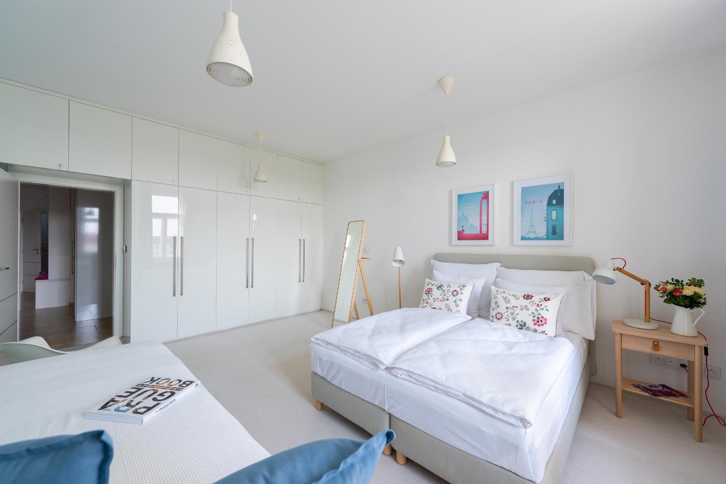 *SUNNY and STYLISH* Apt with BALCONY near TV Tower
