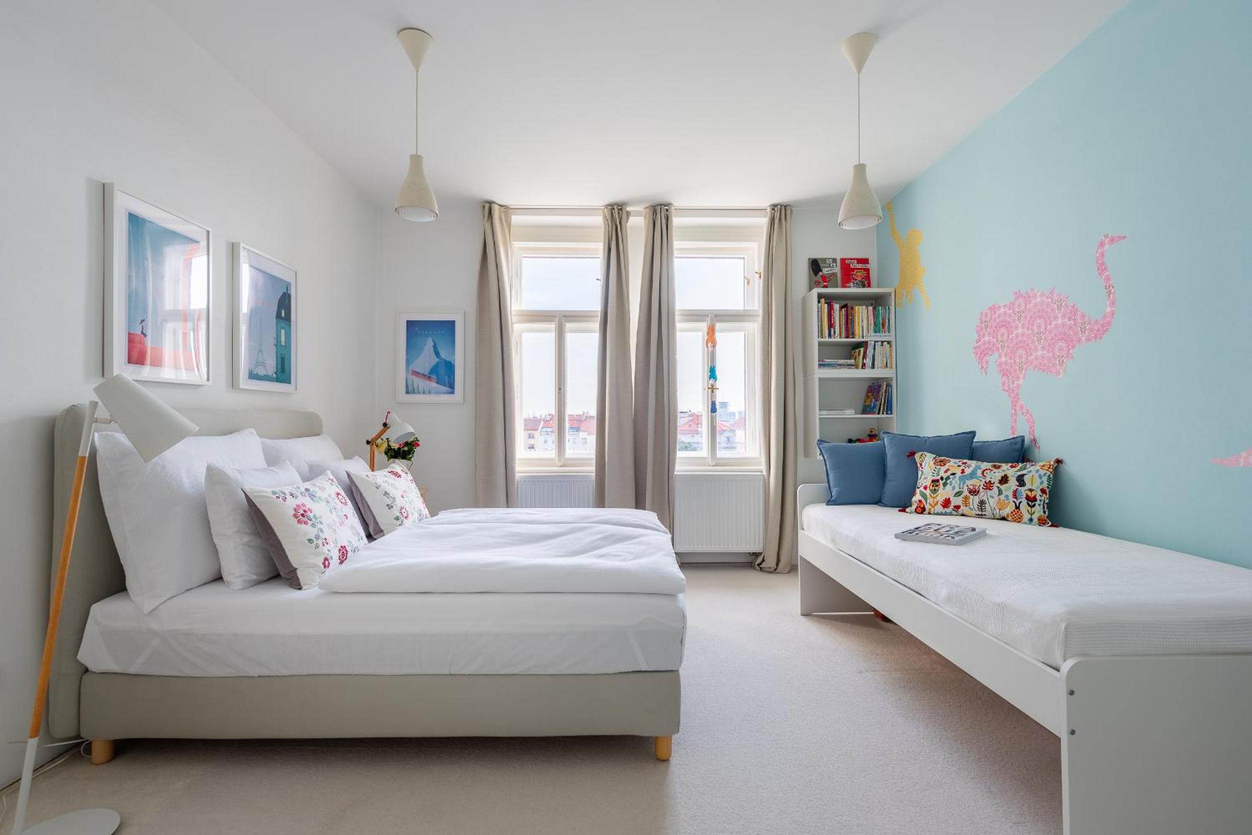 *SUNNY and STYLISH* Apt with BALCONY near TV Tower