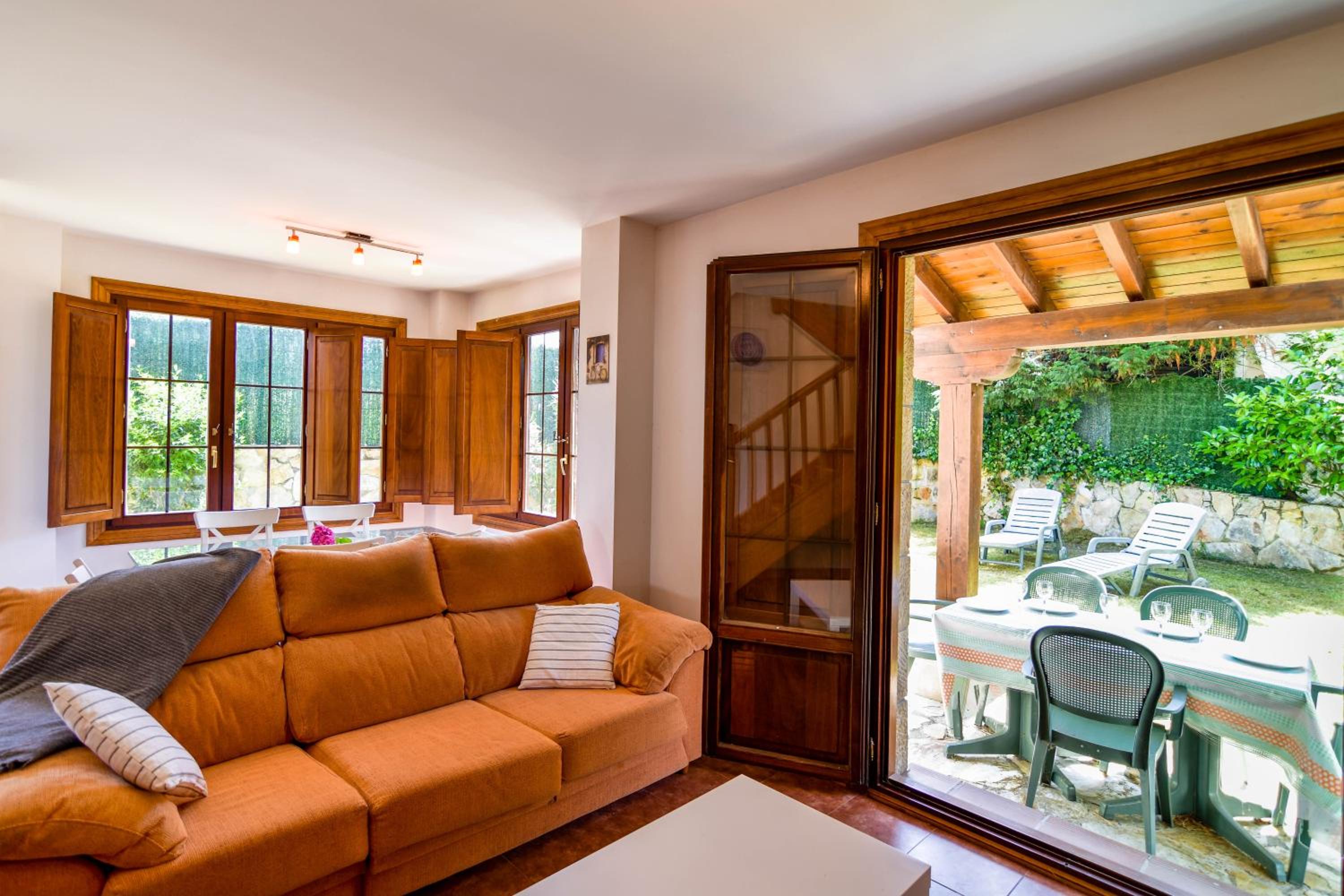 ¡Nuevo! Cómodo y amplio chalet con jardín view 2