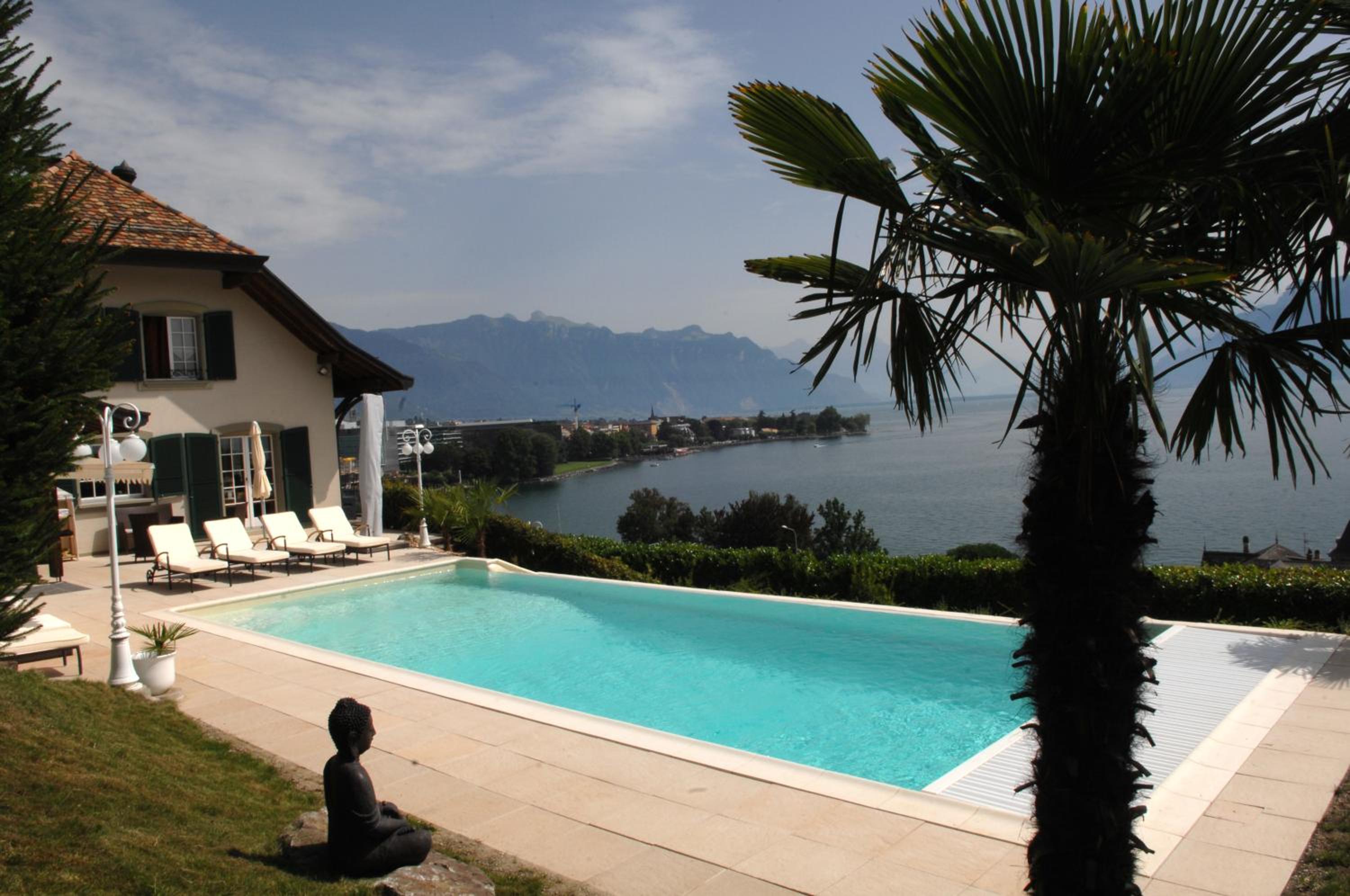 Corseaux Beach rooms-Riviera Beach apartments