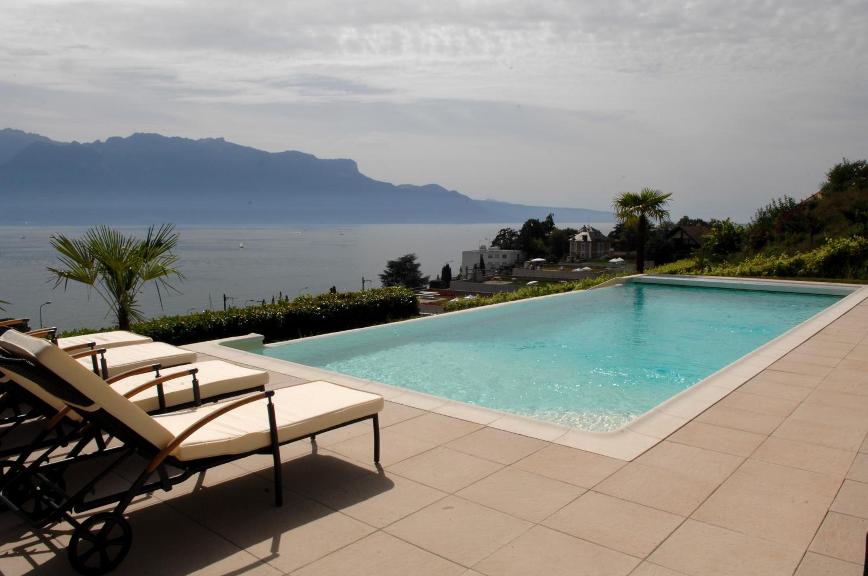 Corseaux Beach rooms-Riviera Beach apartments