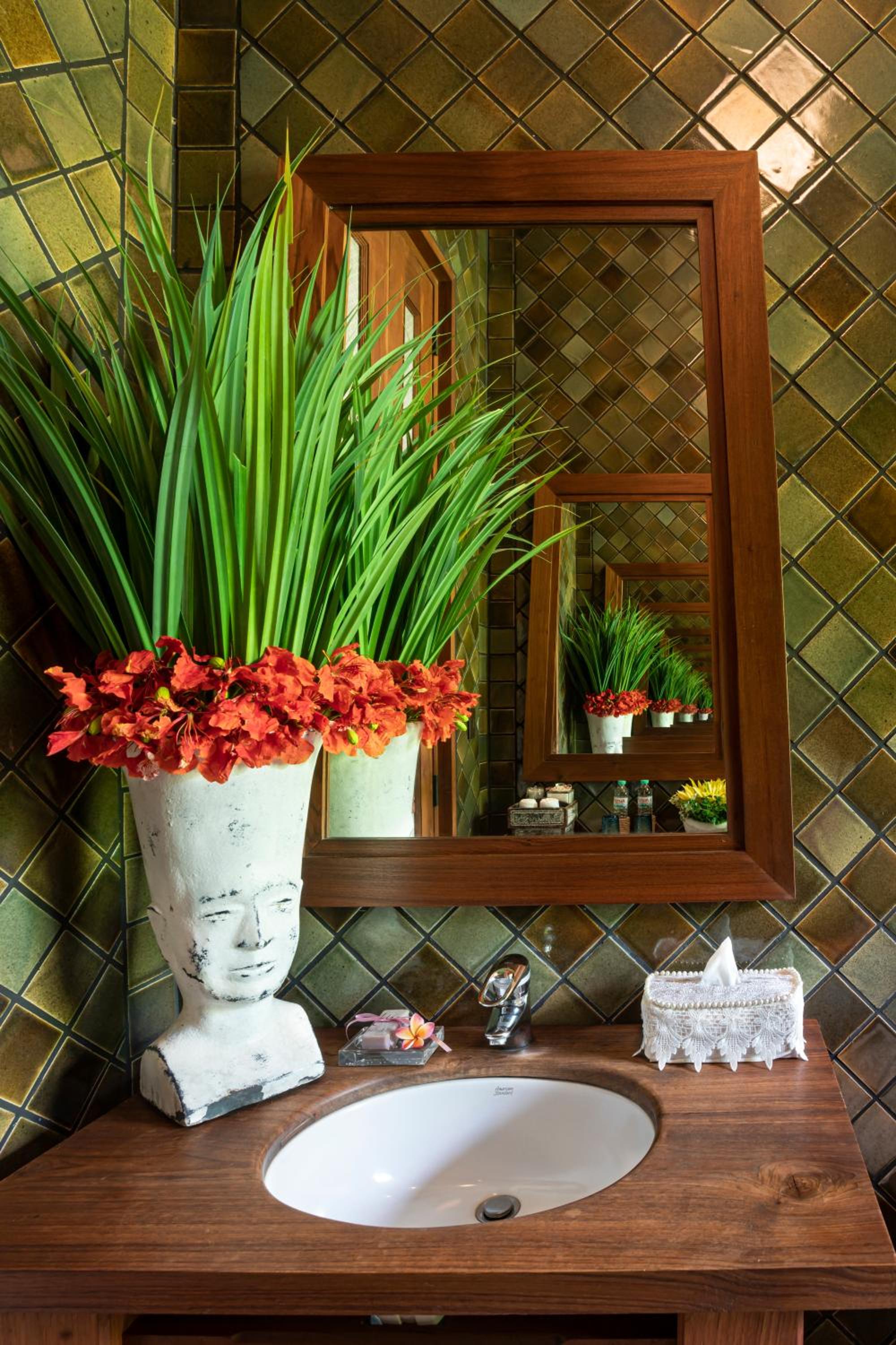 Howie's HomeStay