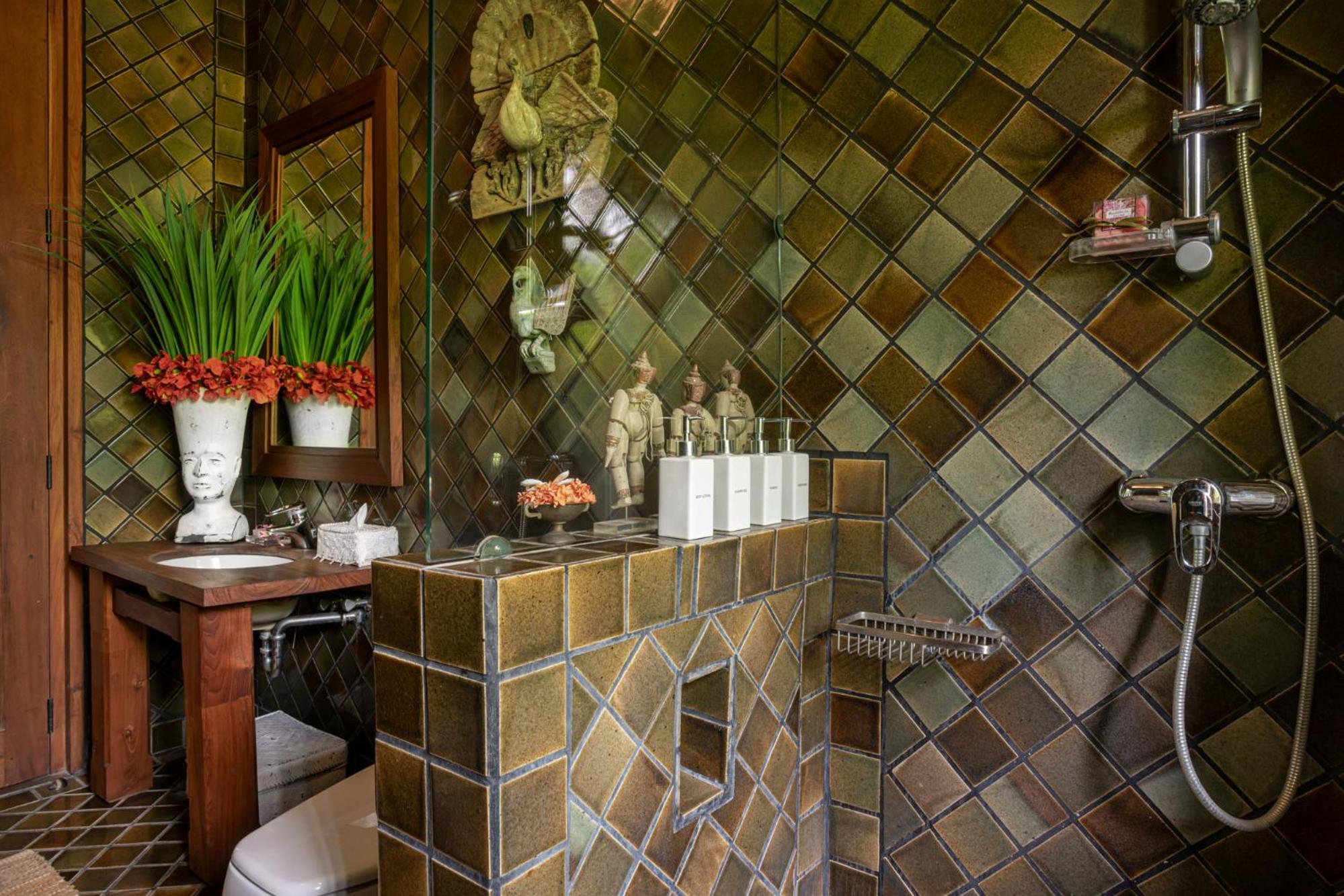 Howie's HomeStay