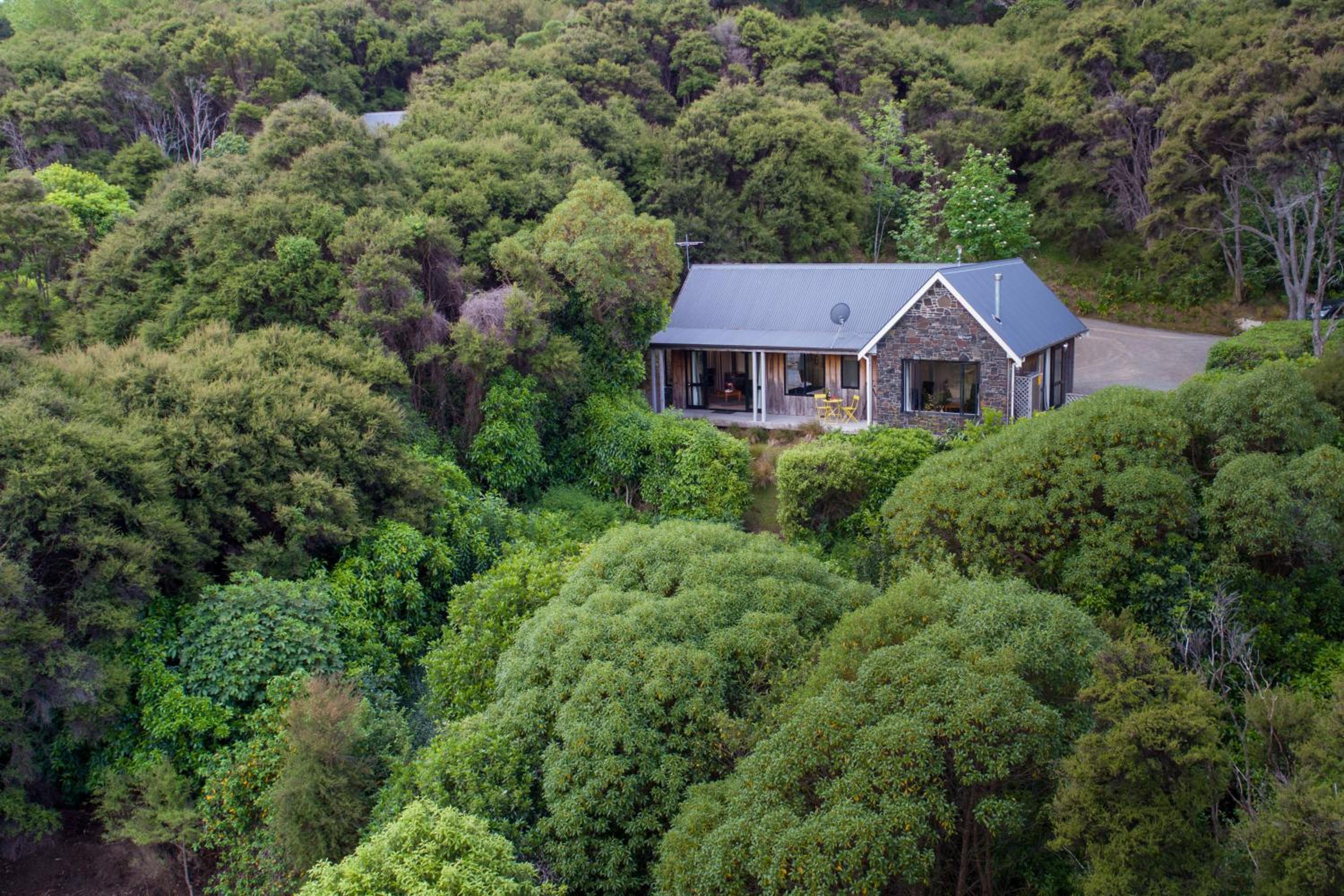 Fantail Cottage with Sea Views - Akaroa Home view 5