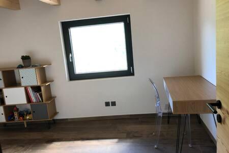 Grand appartement avec terrasse à Chez-Les-Reuses