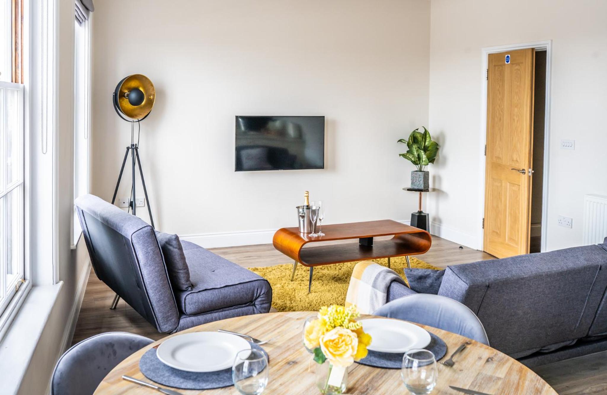 South Quay Penthouse - 2 Bed view 2
