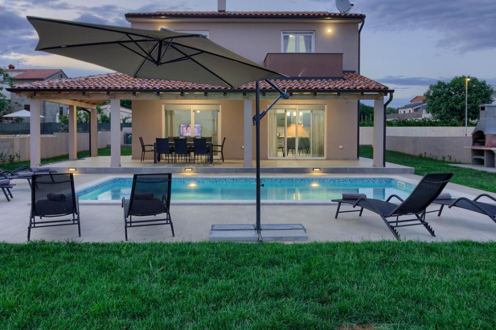 Charming villa Enjoy with private pool in Pula view 3