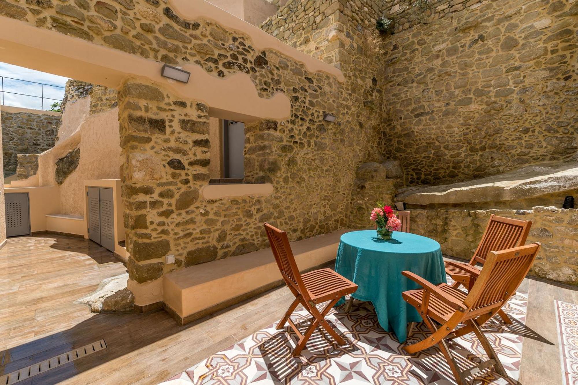 Pera Chorio - Daphne - Artist stone house with countryside views photo 4