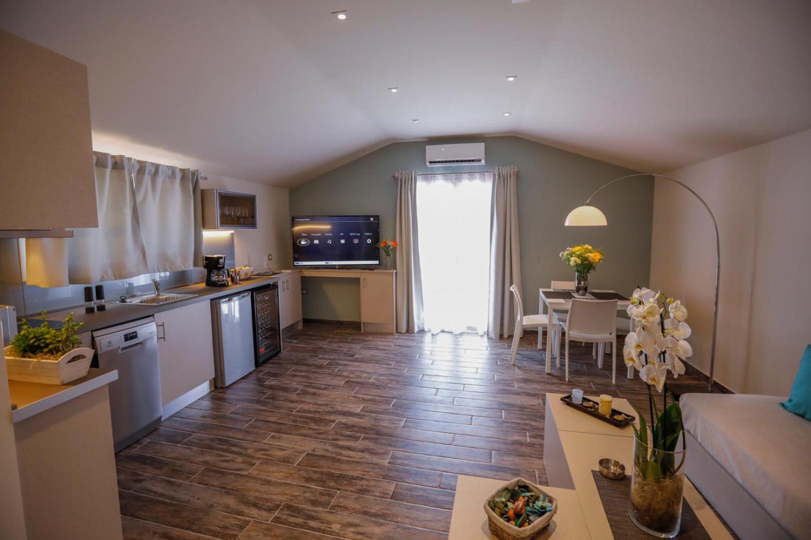 Makris Yialos Apartments