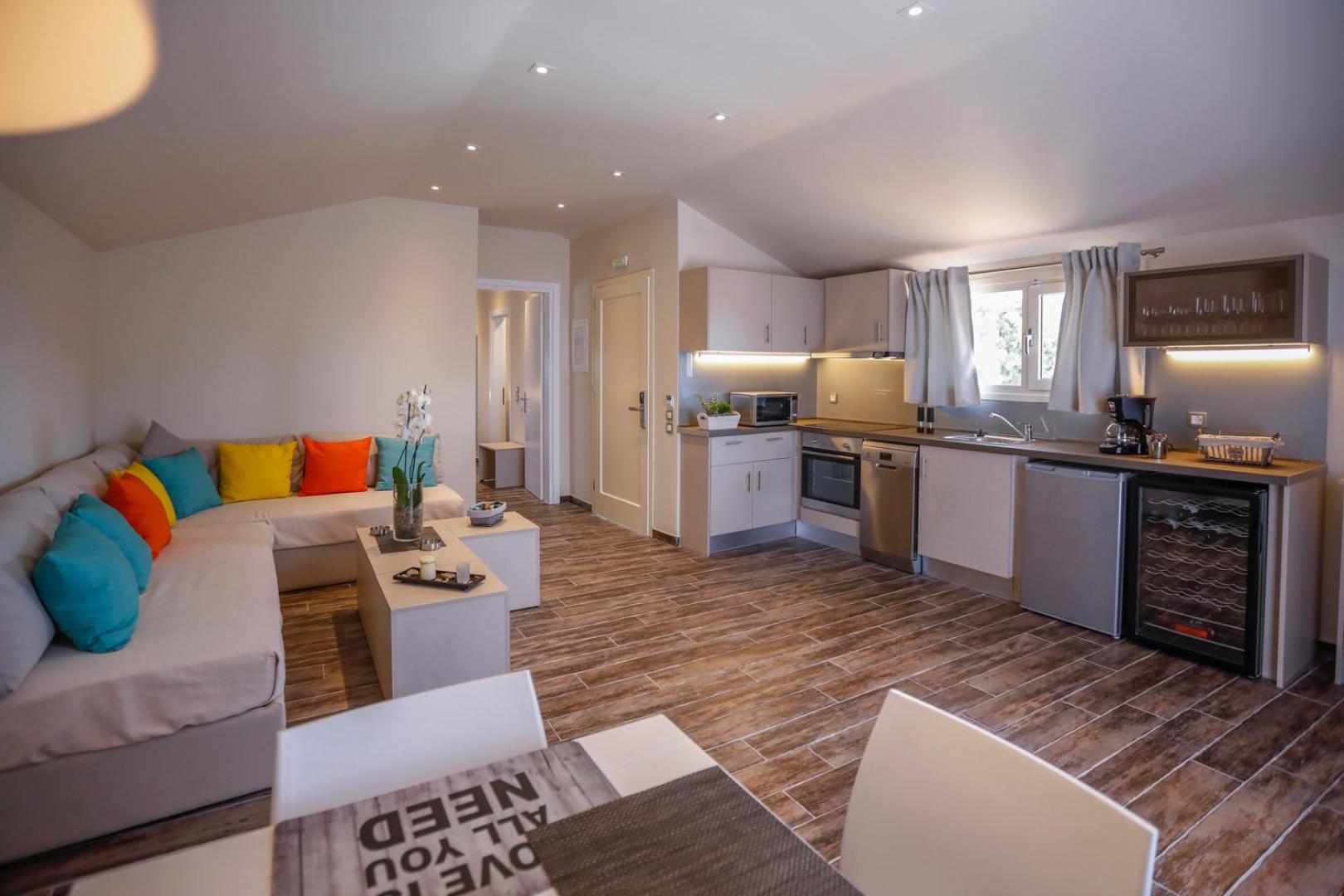 Makris Yialos Apartments