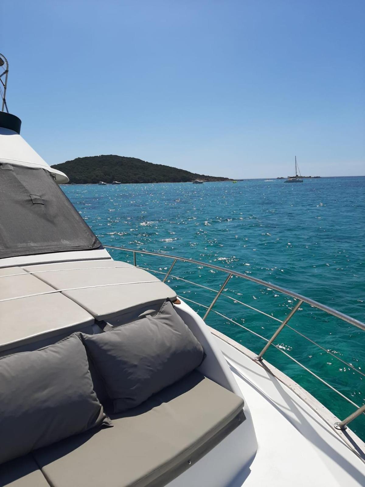 Ocean Yacht Trawler - Le Caloa