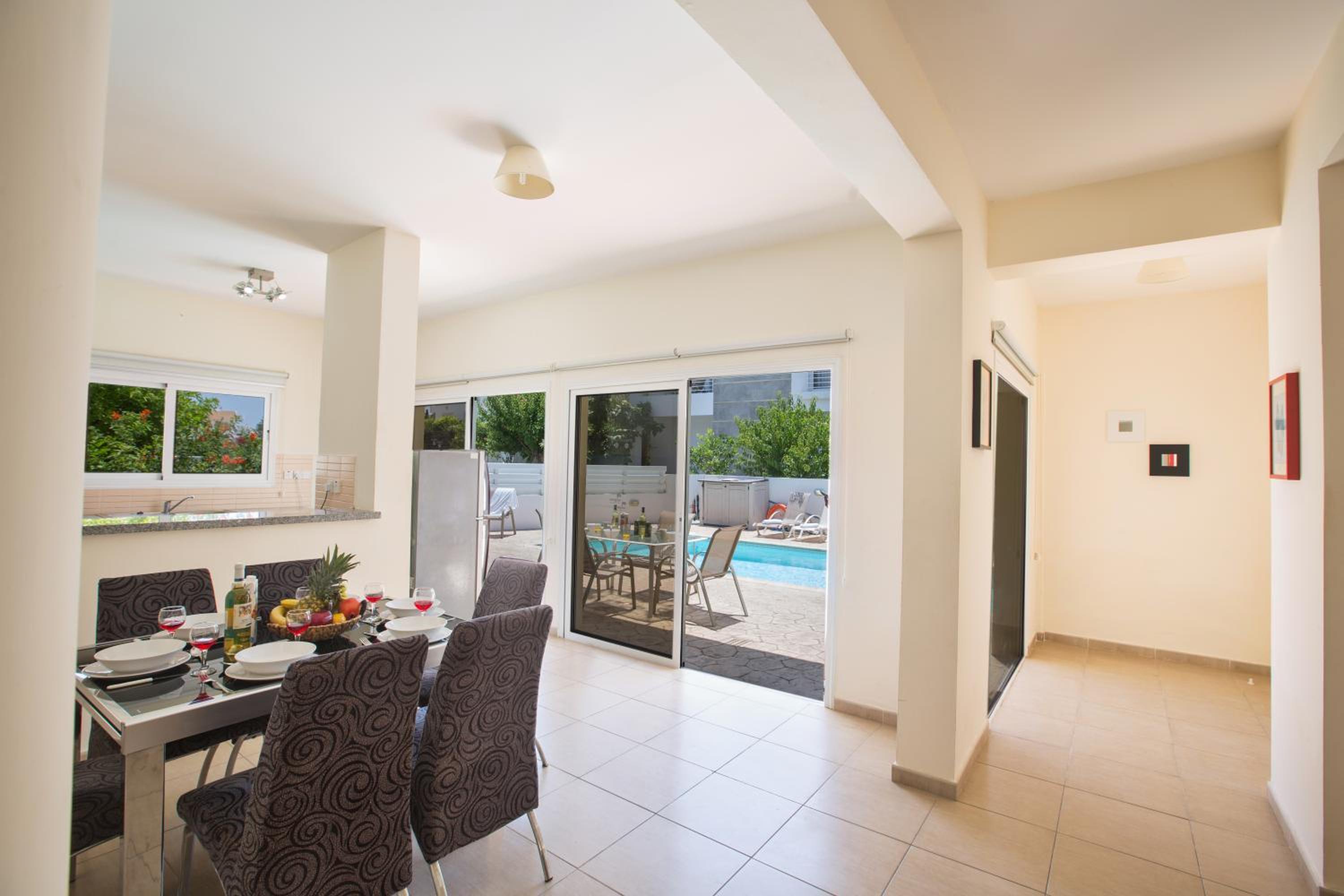 Photo 77