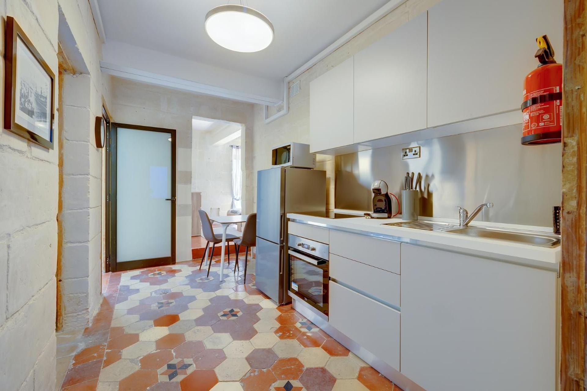 Central and Cosy 2BR Apt in Valletta by Buena Vista view 3