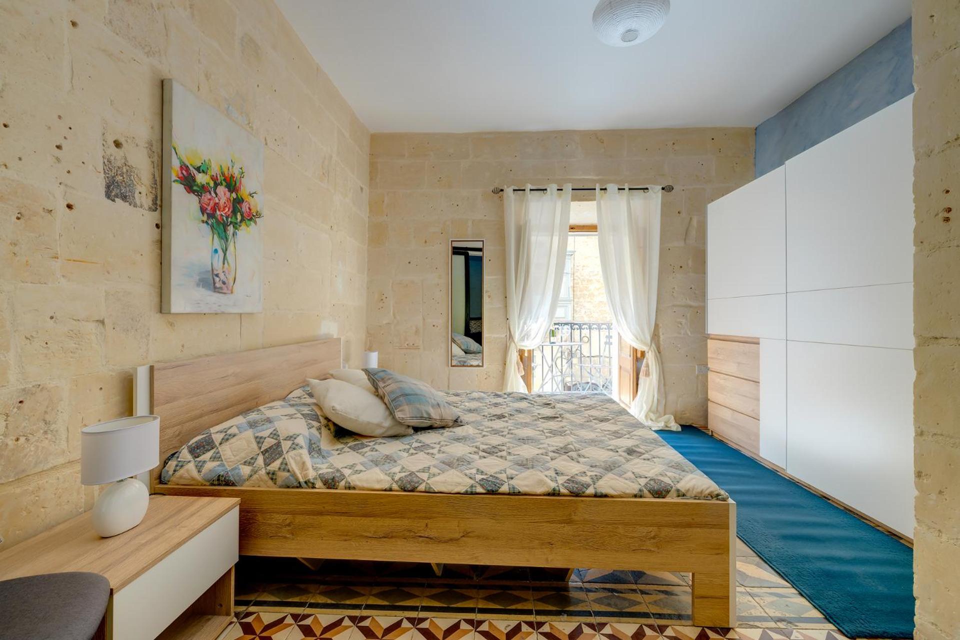 Central and Cosy 2BR Apt in Valletta by Buena Vista view 4
